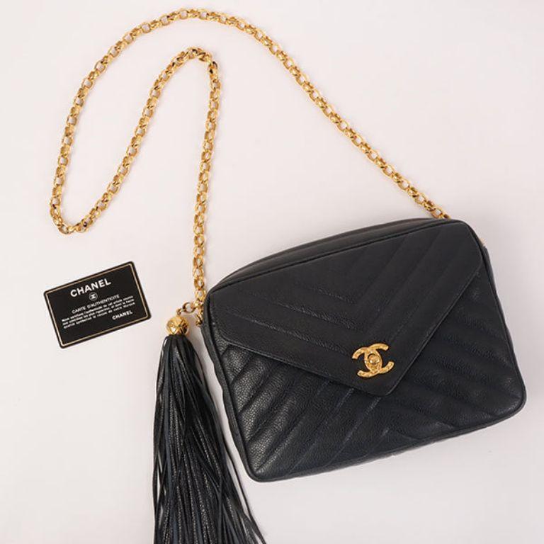 Chanel 1992 Made Caviar Skin Chevron Stitch Turn-Lock Fringe Bijoux Chain Bag 16