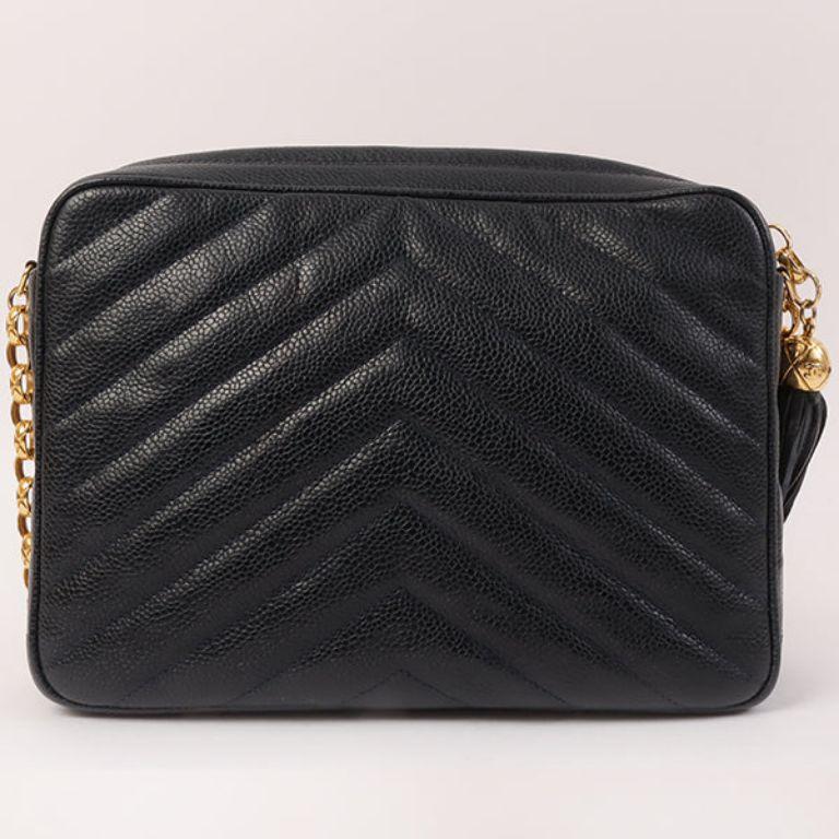 Chanel 1992 Made Caviar Skin Chevron Stitch Turn-Lock Fringe Bijoux Chain Bag In Good Condition In London, GB
