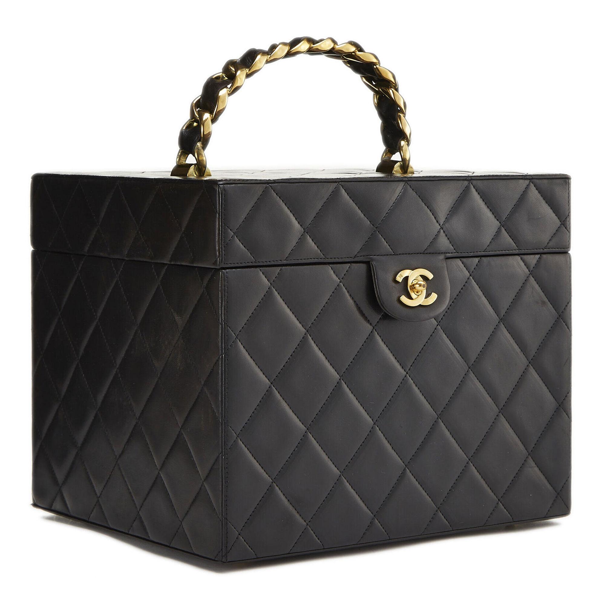 Chanel 1992 Raro estuche de tren con asa superior cuadrada Vintage Vanity Decor Joyero en Bueno estado para la venta en Miami, FL