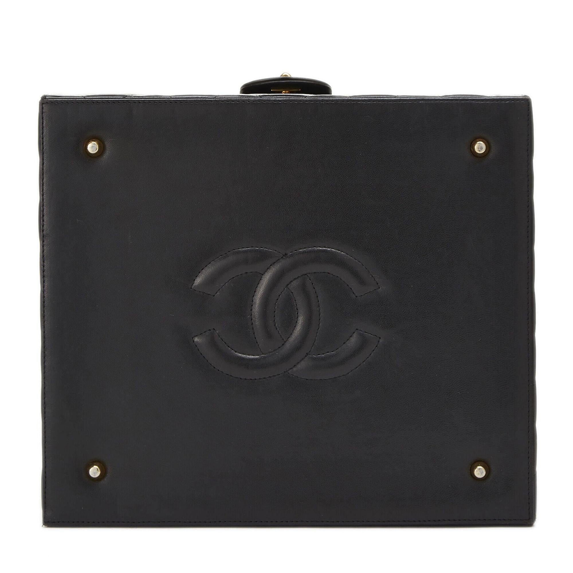 Chanel 1992 Raro estuche de tren con asa superior cuadrada Vintage Vanity Decor Joyero en venta 2