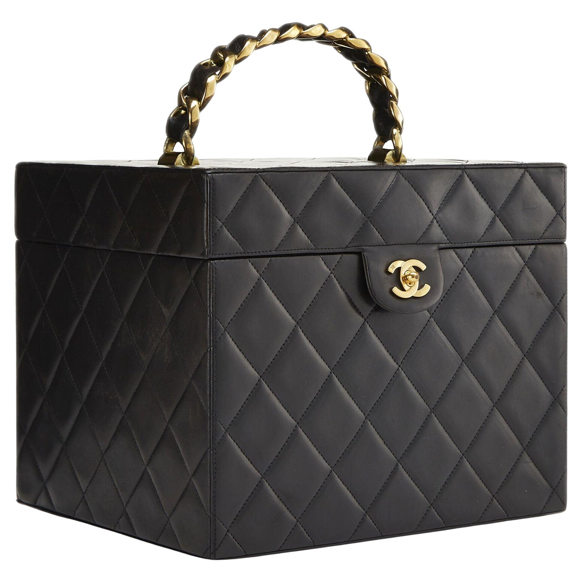 Chanel 1992 Raro estuche de tren con asa superior cuadrada Vintage Vanity Decor Joyero en venta