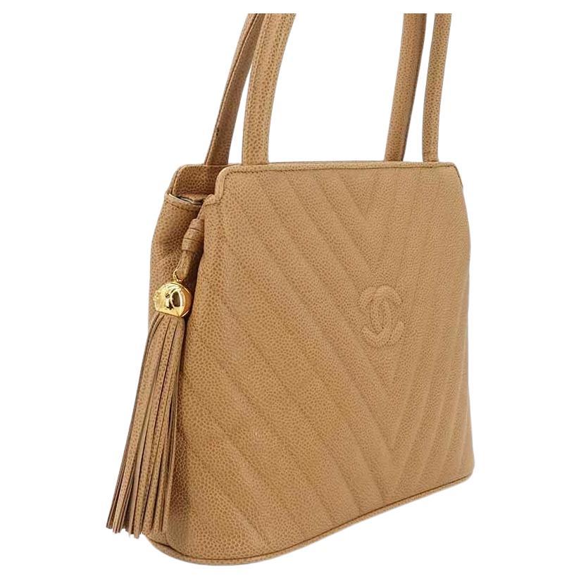 Beige Sac fourre-tout Kelly beige vintage Chanel 1992 Caviar Chevron Tassel Fringe en vente