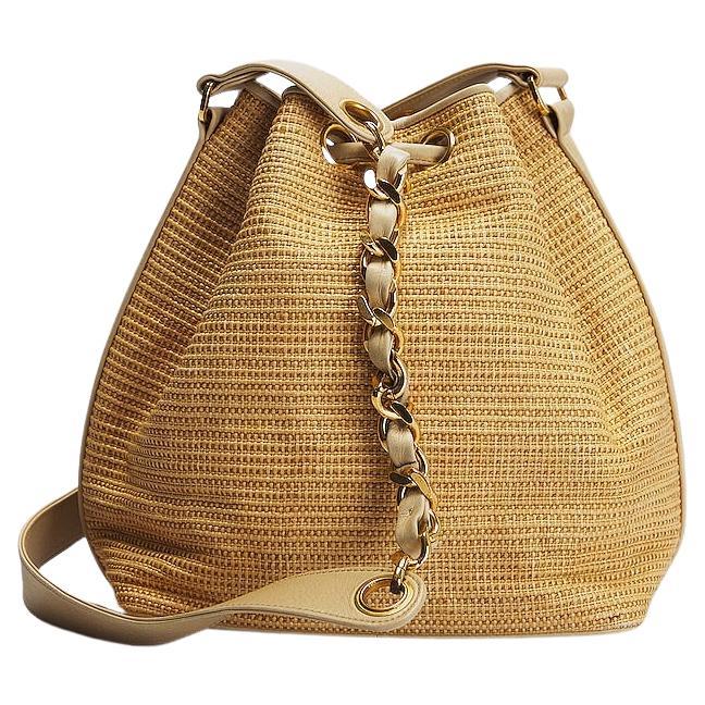Chanel 1992 Vintage Raffia Straw Jute Gold CC Balls Drawstring Bucket Bag In Good Condition For Sale In Miami, FL