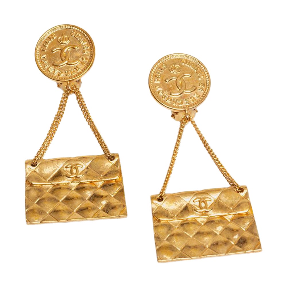 CHANEL 1993 Bag Clip-on Earrings in Gilt metal