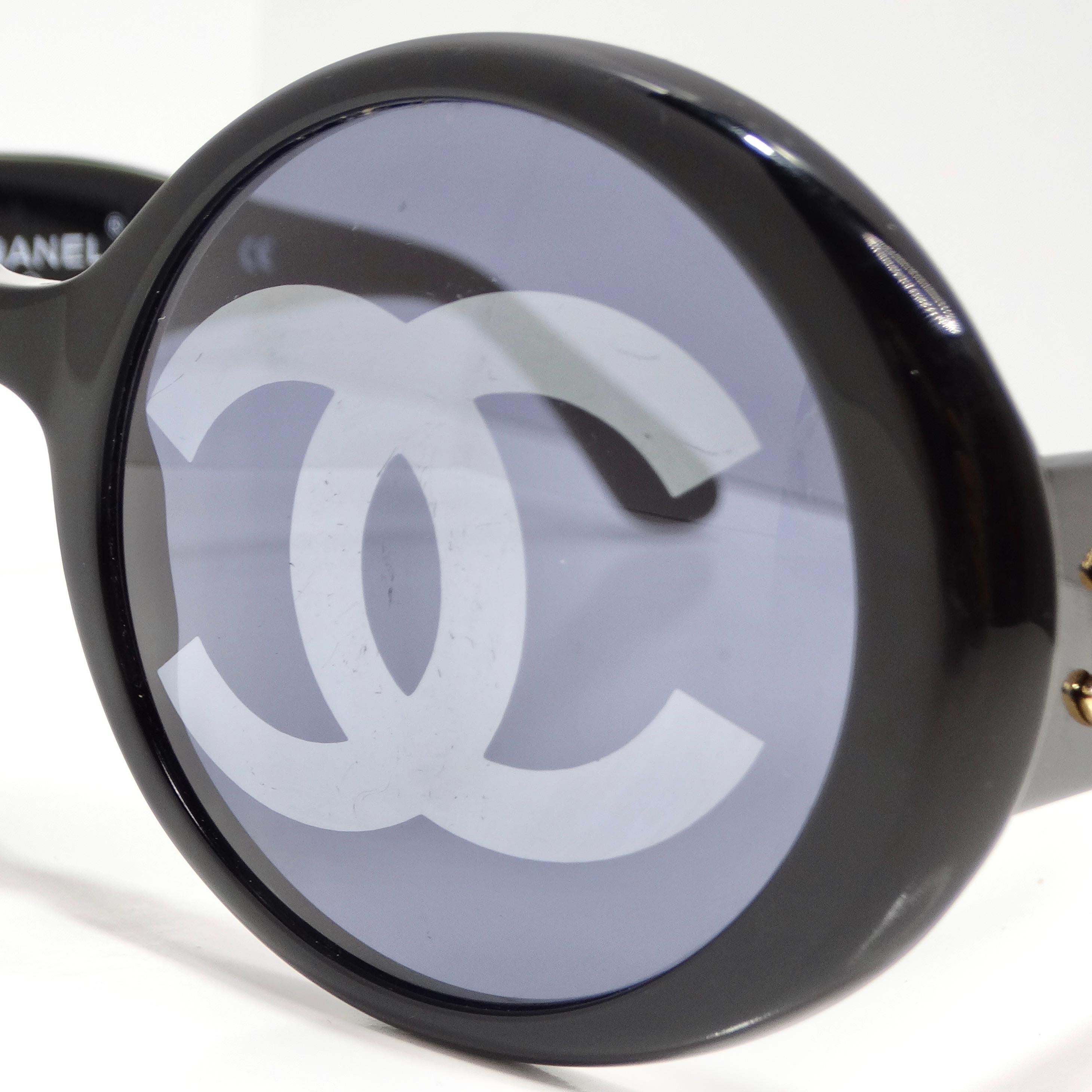 Chanel 1993 Black CC Logo Round Lens Sunglasses In Good Condition For Sale In Scottsdale, AZ