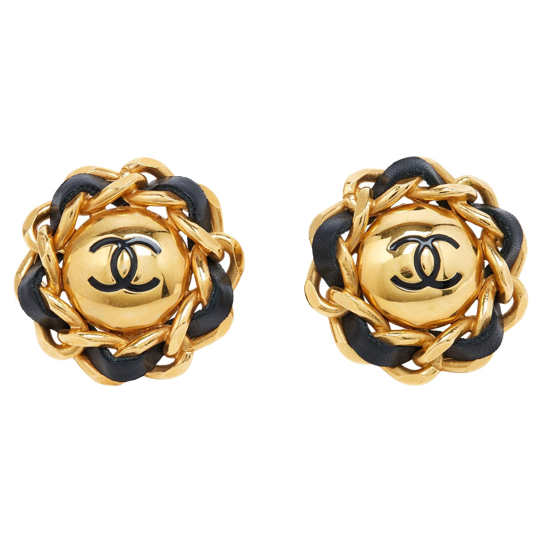 Chanel 1993 Boucles oreilles CC Golden Chain Black Leather Maxi Clip on Earrings