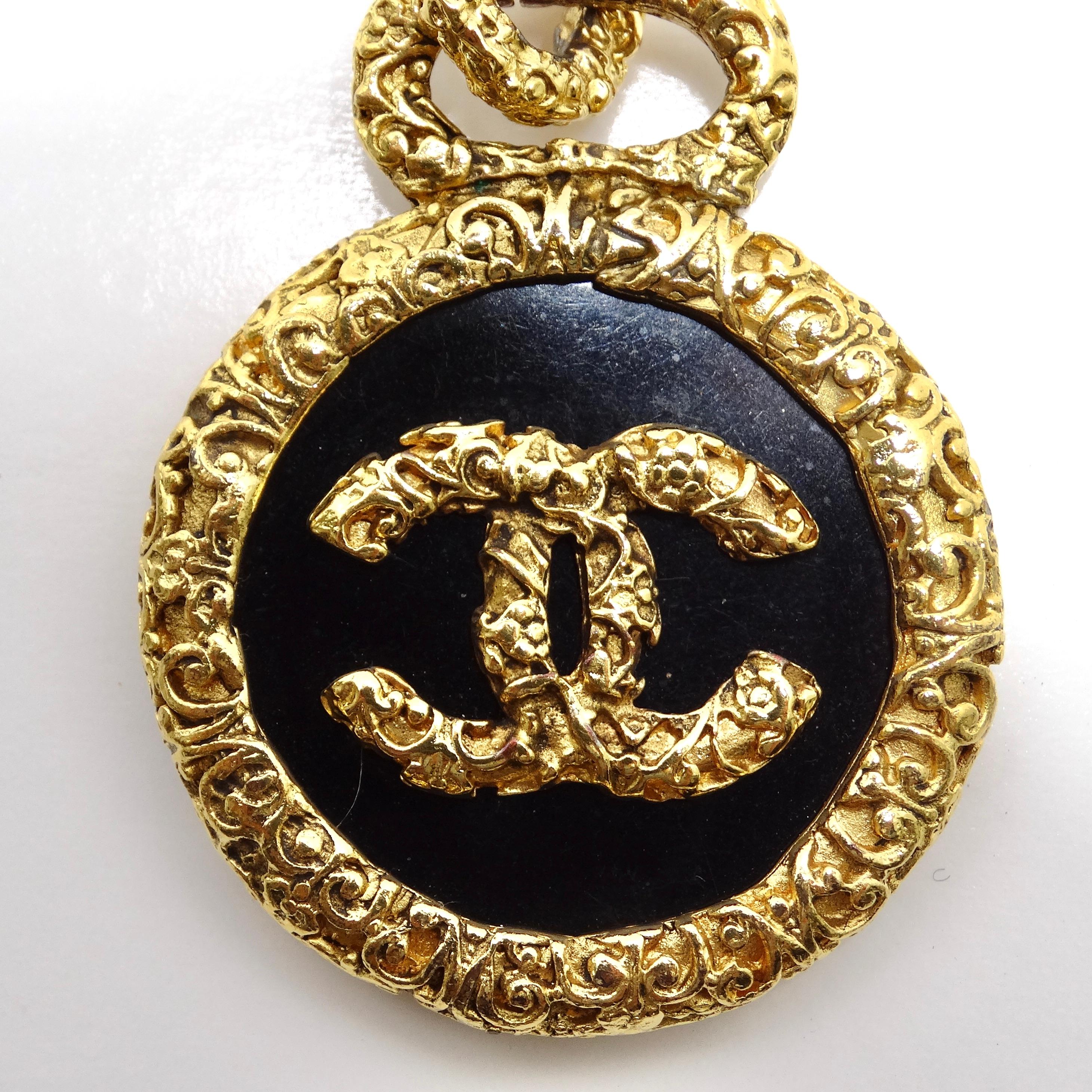 Chanel 1993 Gold Tone Black CC Medallion Florentine Necklace In Excellent Condition For Sale In Scottsdale, AZ