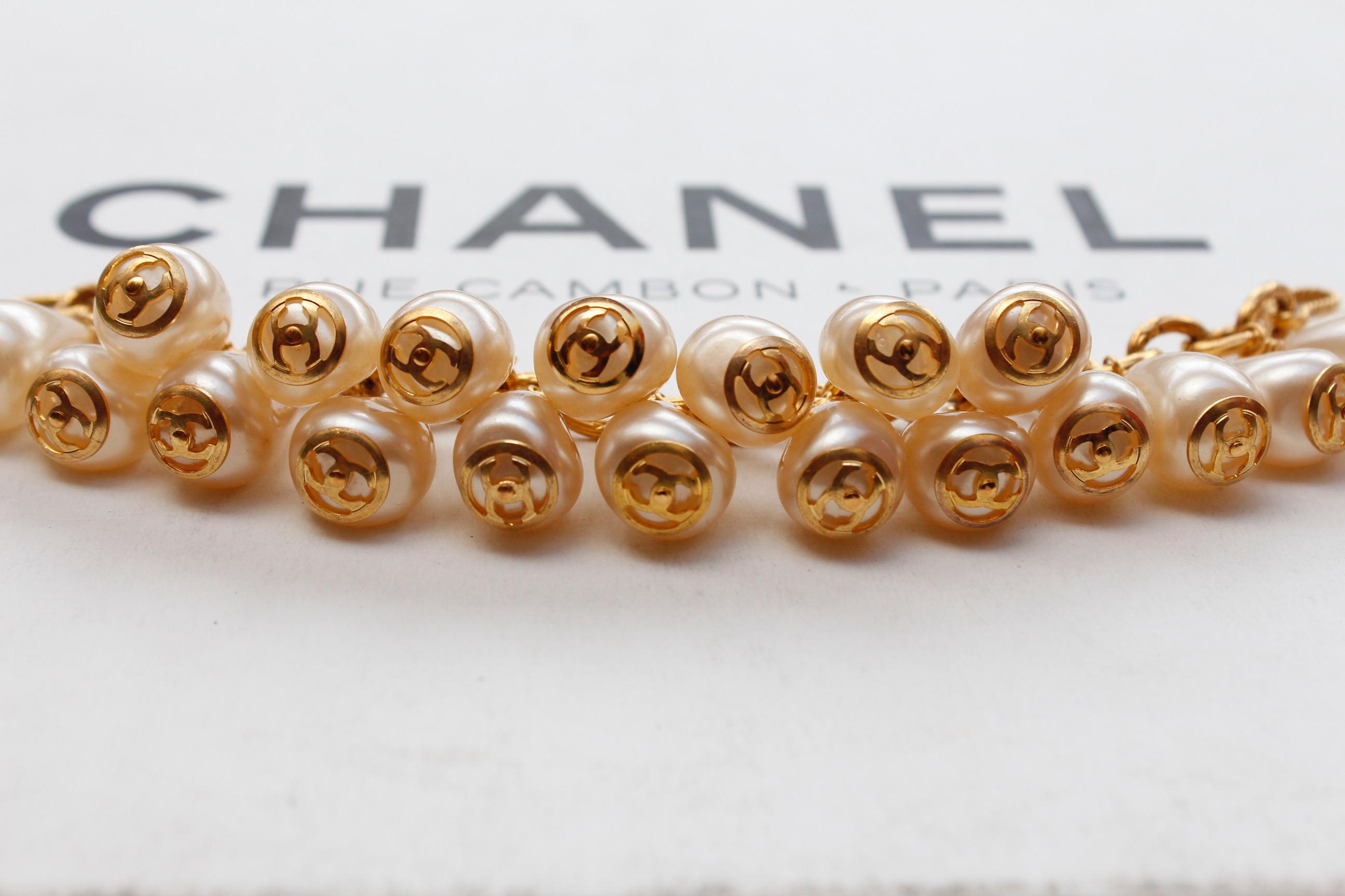 CHANEL 1993P Lovely gilted metal chain bracelet with pearly drops 1