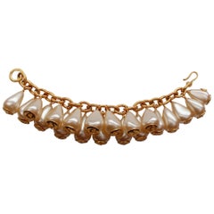 CHANEL 1993P Lovely gilted metal chain bracelet with pearly drops