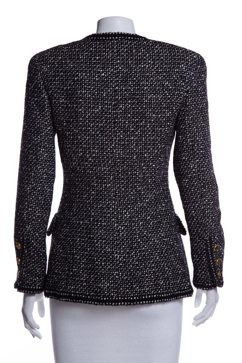 CHANEL 1993s Black & White Tweed Jacket SZ 38 In Good Condition For Sale In Scottsdale, AZ