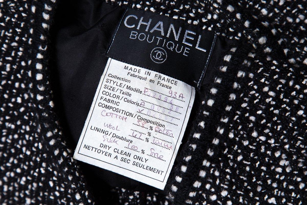 CHANEL 1993s Black & White Tweed Jacket SZ 38 For Sale 2