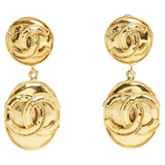 Chanel 1994 Boucles Oreille Clip CC Iconic Golden Metal Clip on Pendant Earrings