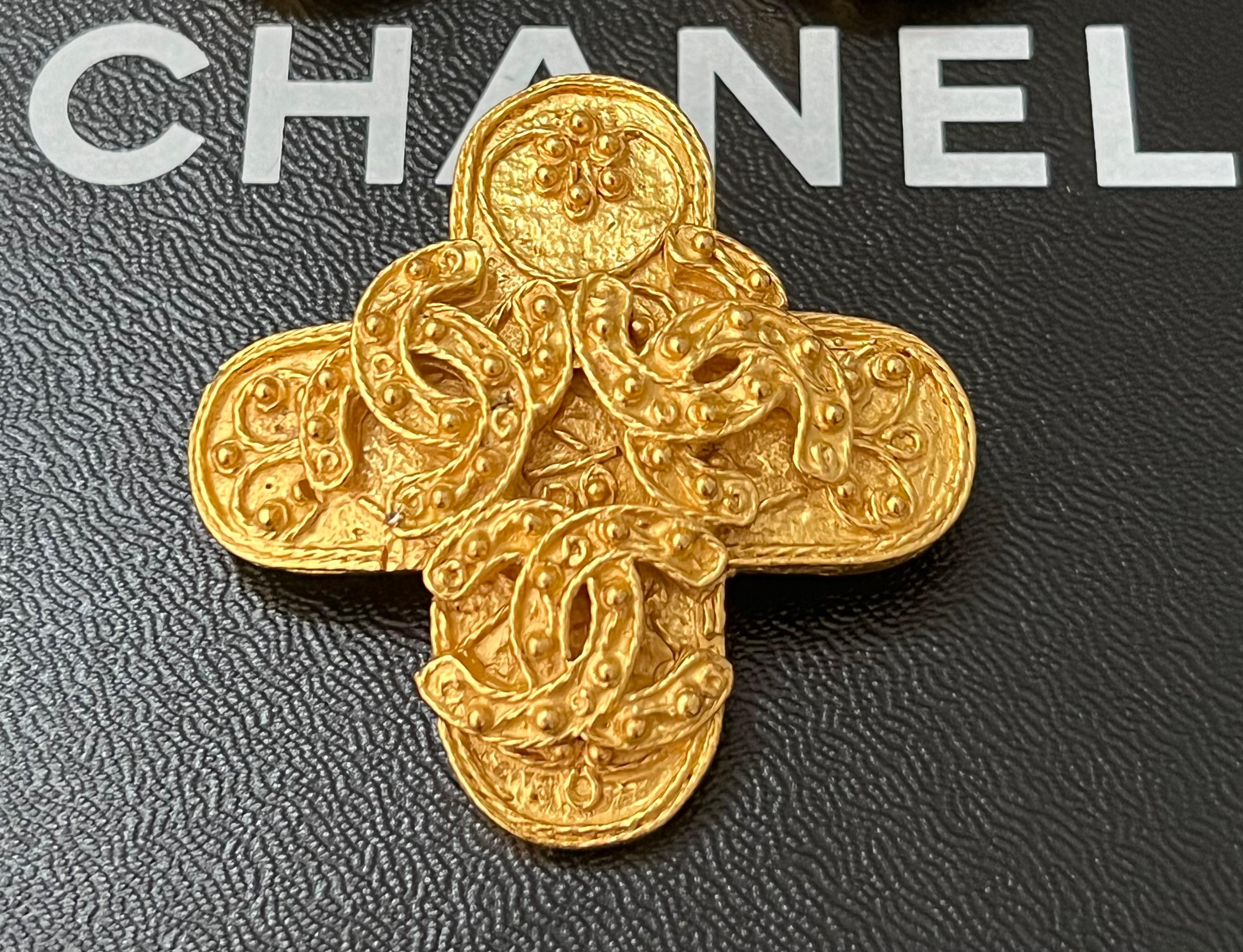 Chanel 1994 filigree CC brooch  For Sale 1