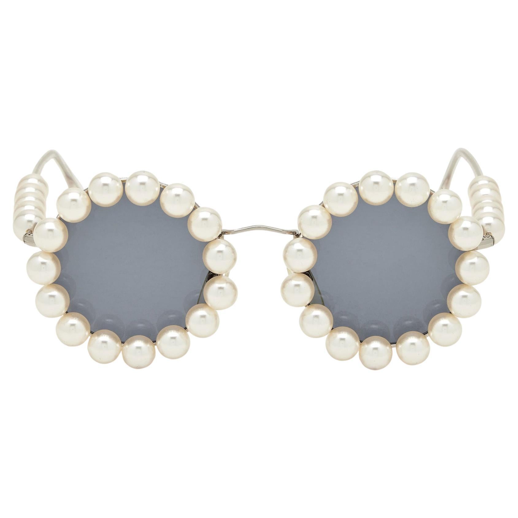 Chanel 1994 Iconic Spring Runway Vintage Pearl Round Sunglasses Rare in vendita
