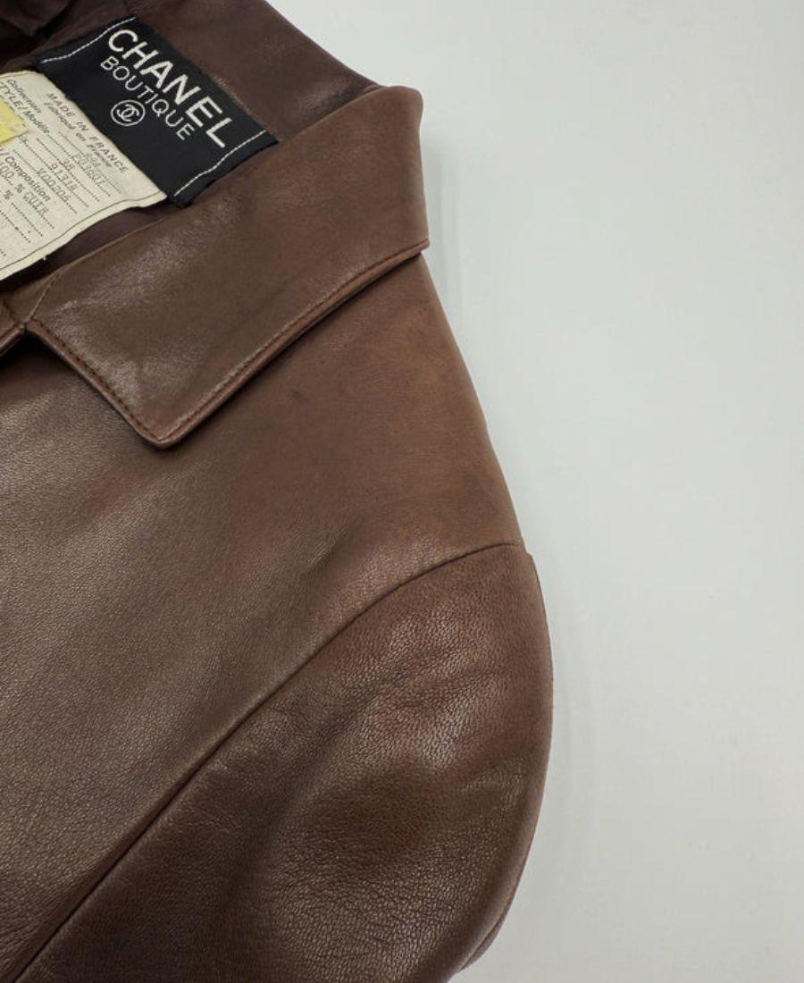 Chanel 1994 Metiers D'art Vintage Giacca di pelle marrone in vendita 4