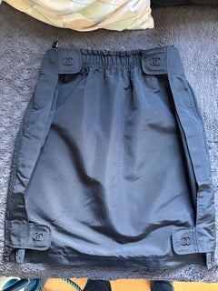 Chanel 1994 Laufsteg gesteppter schwarzer Seidenrock Karl  Claudia Schiffers Iconic CC