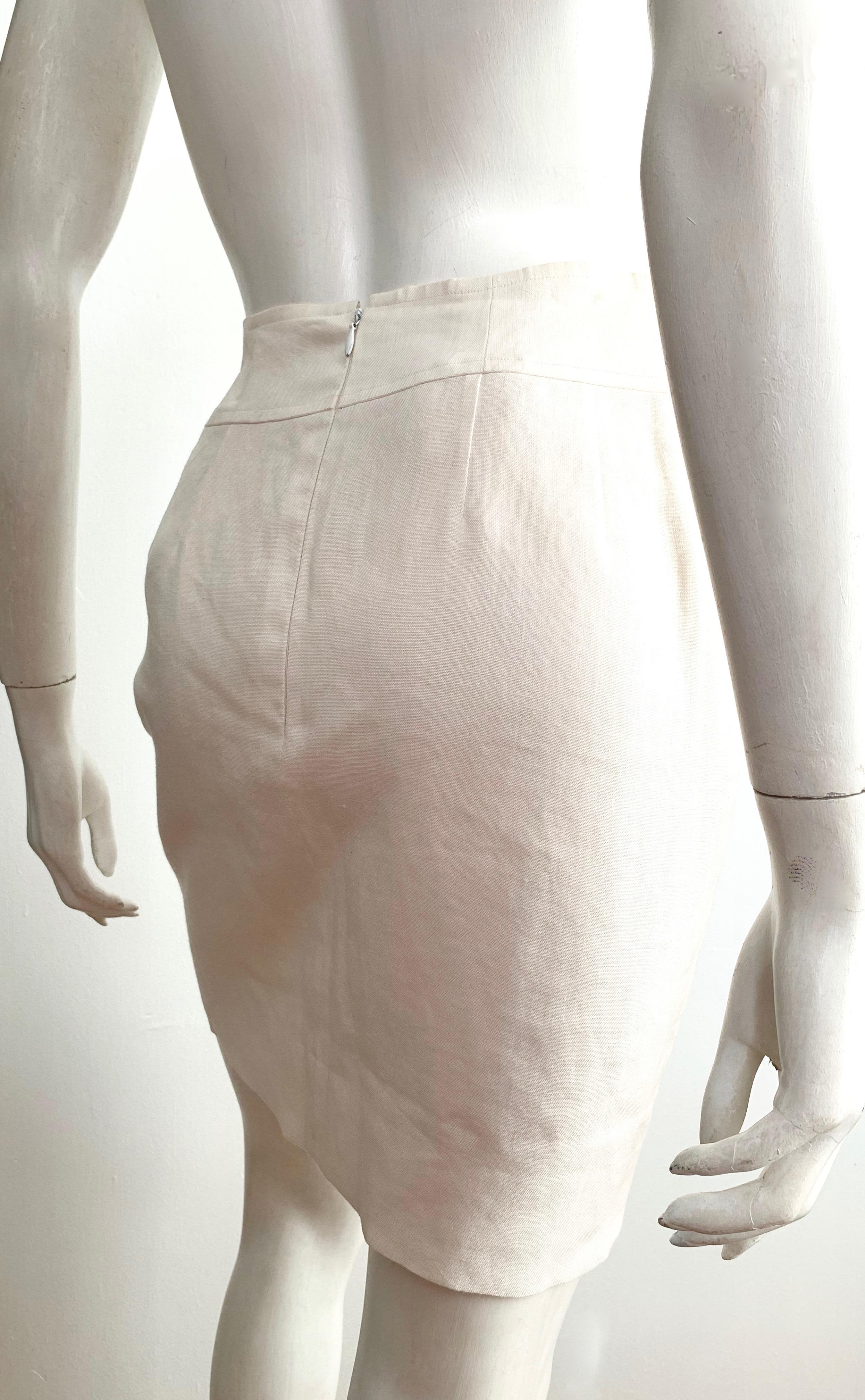 Chanel 1994 Spring Cream Linen Short Skirt Size 4. For Sale 1