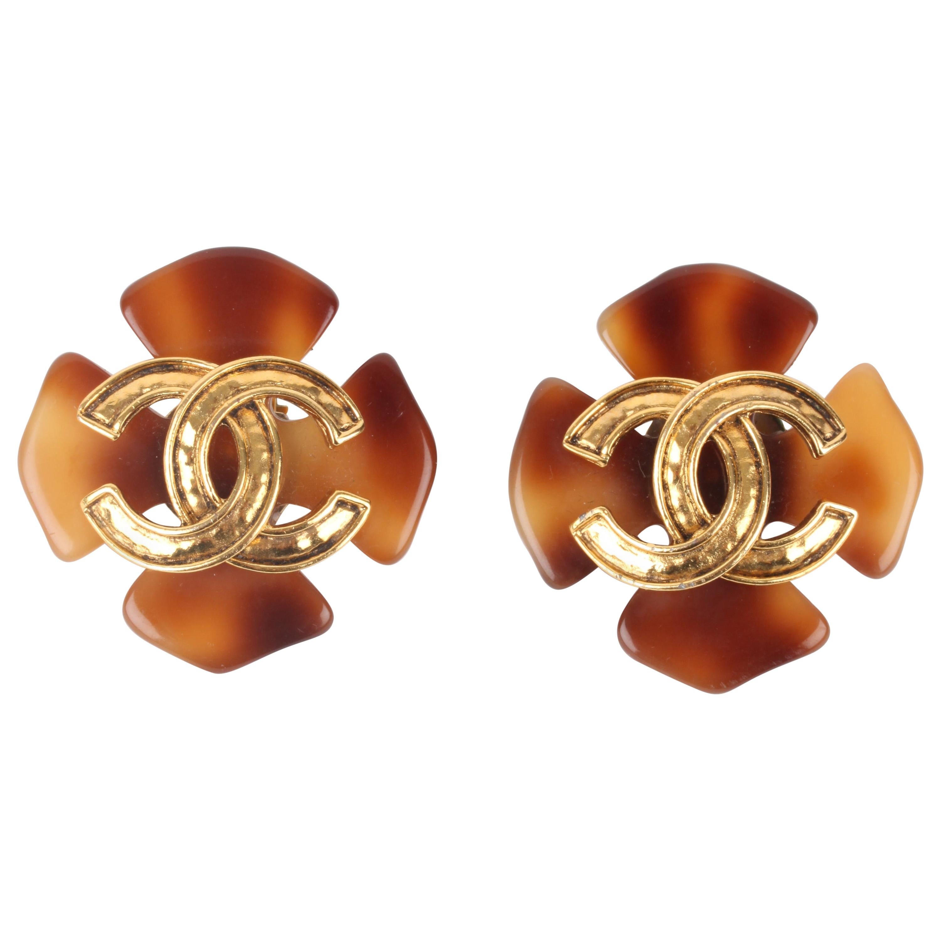 Chanel 1994 Spring/Summer (94P) Large Brown Faux Tortoise Gold Logo Clip-On Earr For Sale