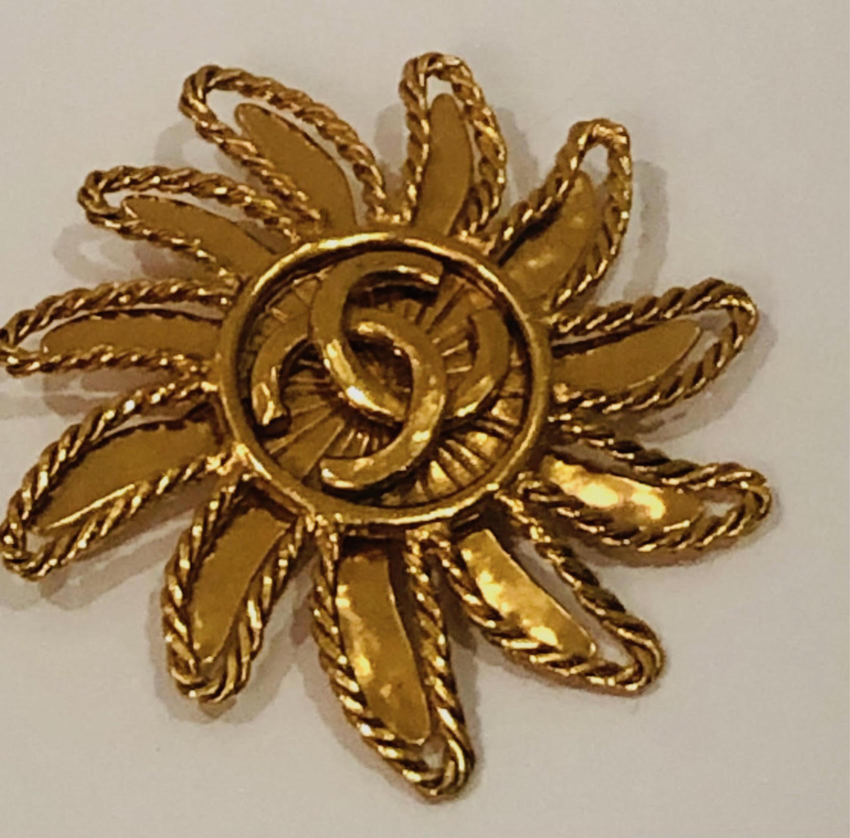 Women's CHANEL 1994 Sun Brooch Pin Gold CC Logo W/Box For Sale