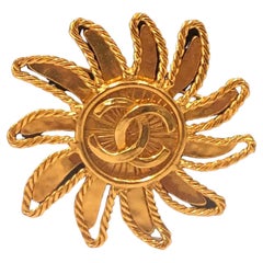 CHANEL 1994 Sun Brooch Pin Gold CC Logo W/Box