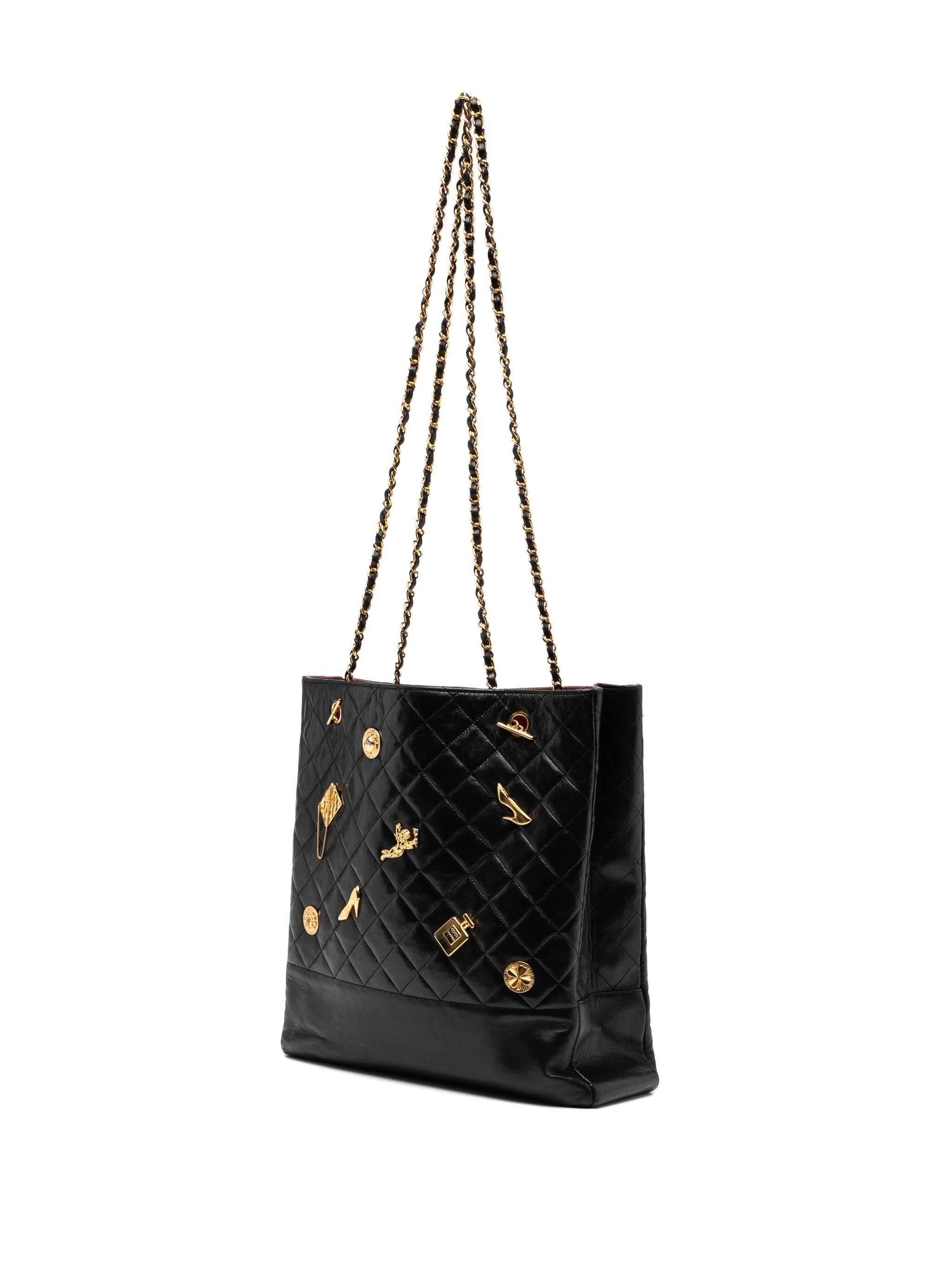 Chanel 1994 Timeless Tasche Rare Vintage  Limited Edition Lucky Charm Schwarze Tragetasche im Zustand „Gut“ im Angebot in Miami, FL