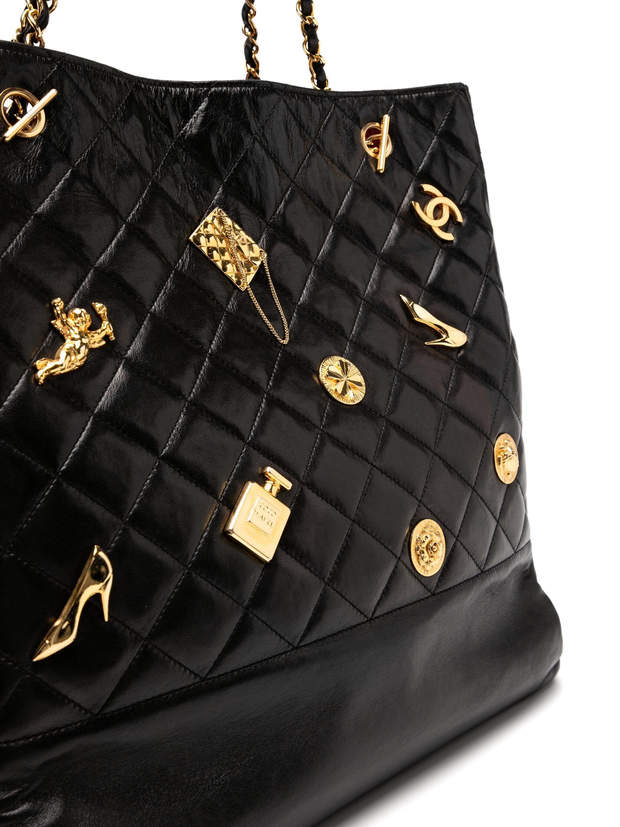 Chanel 1994 Timeless Tasche Rare Vintage  Limited Edition Lucky Charm Schwarze Tragetasche für Damen oder Herren im Angebot