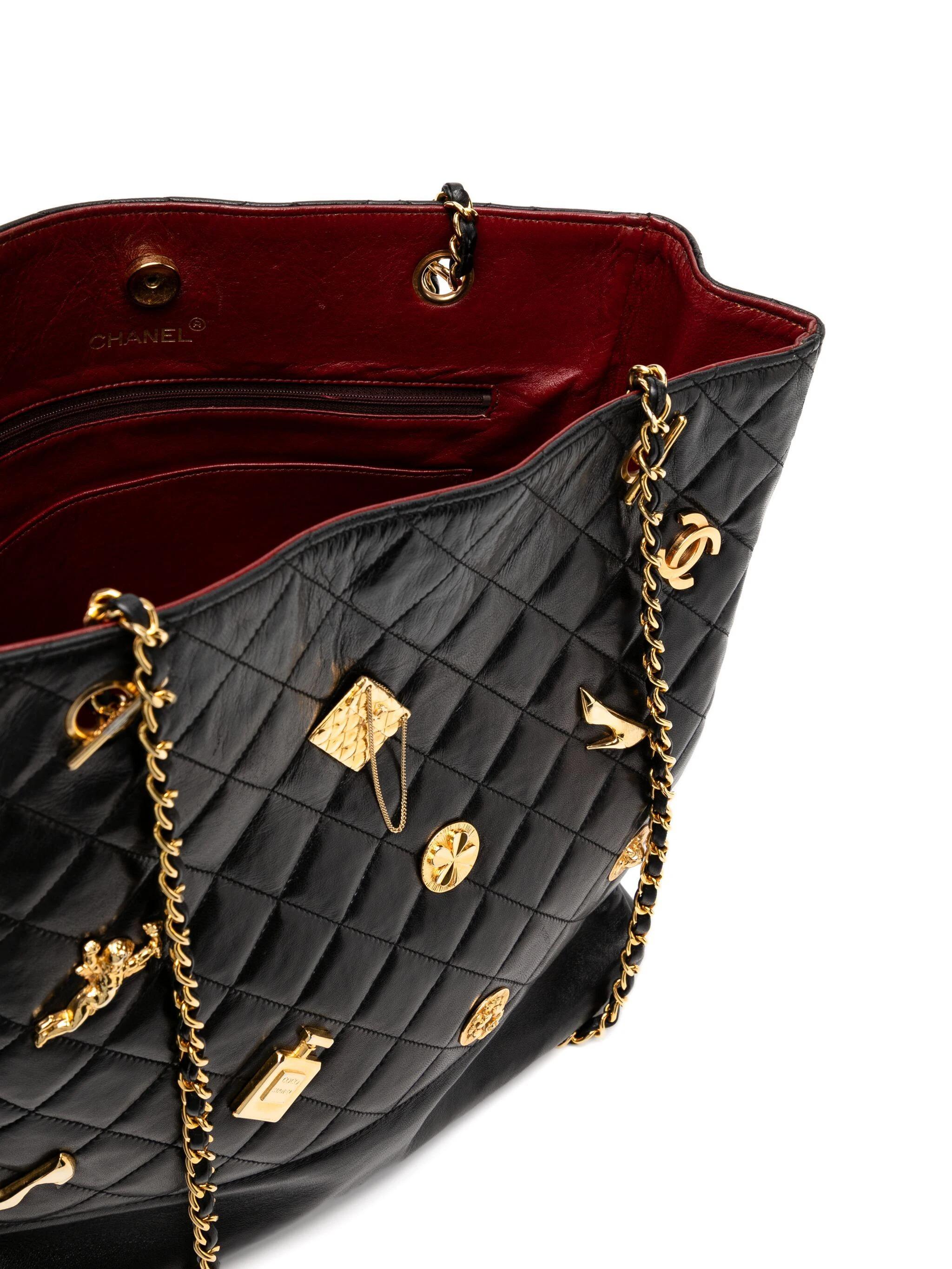 Chanel 1994 Timeless Tasche Rare Vintage  Limited Edition Lucky Charm Schwarze Tragetasche im Angebot 1