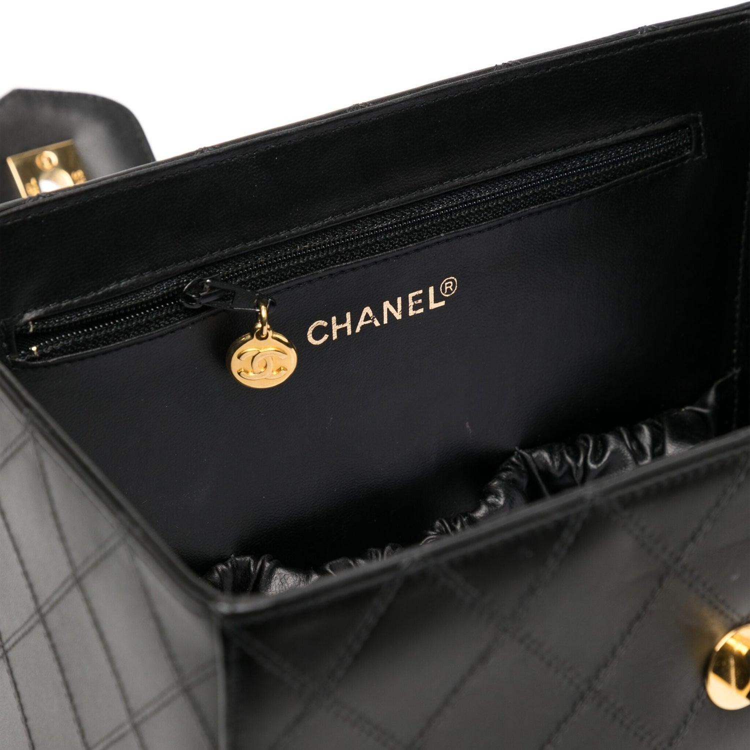Chanel 1994 Vanity Case In Fair Condition For Sale In London, GB