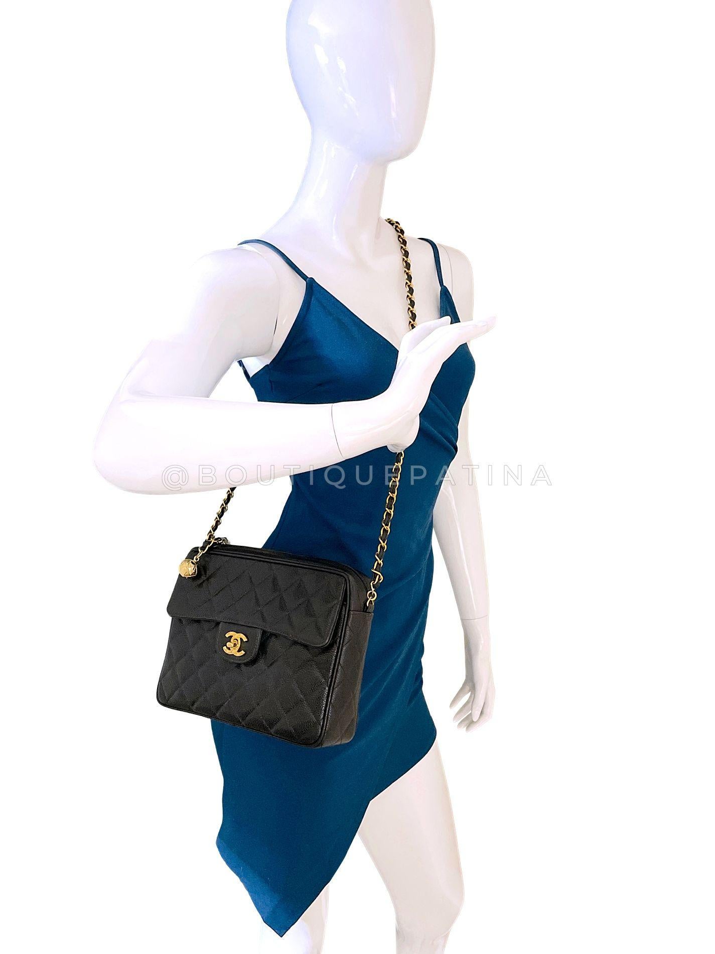 Chanel 1994 Vintage Black Caviar Classic Flap Camera Case Bag 24k GHW 68611 For Sale 9
