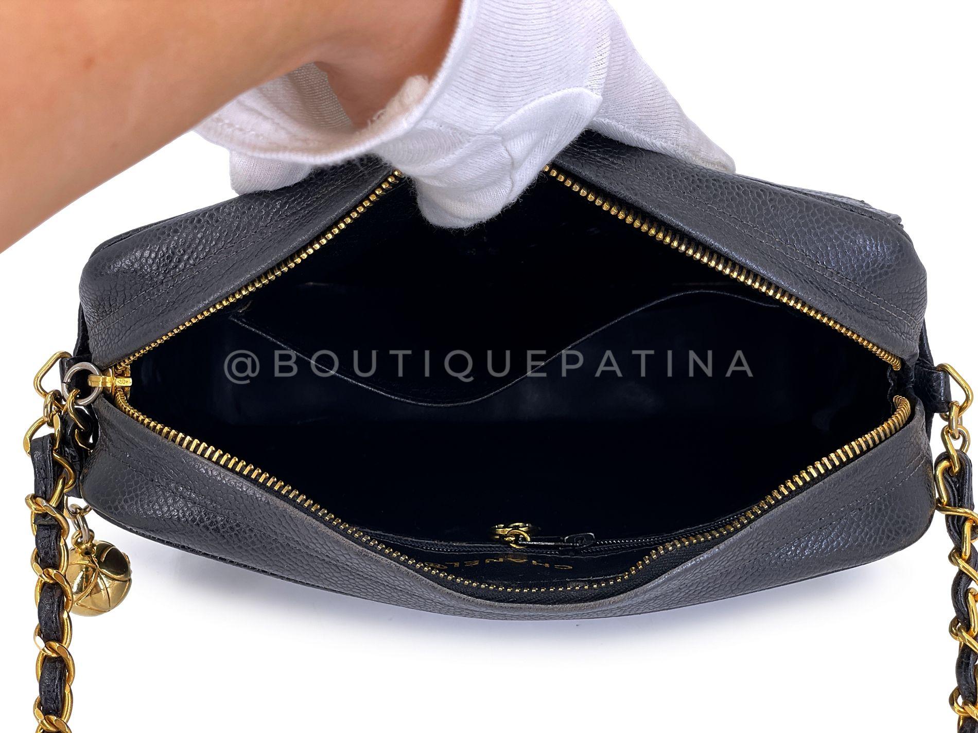 Chanel 1994 Vintage Black Caviar Classic Flap Camera Case Bag 24k GHW 68611 For Sale 5
