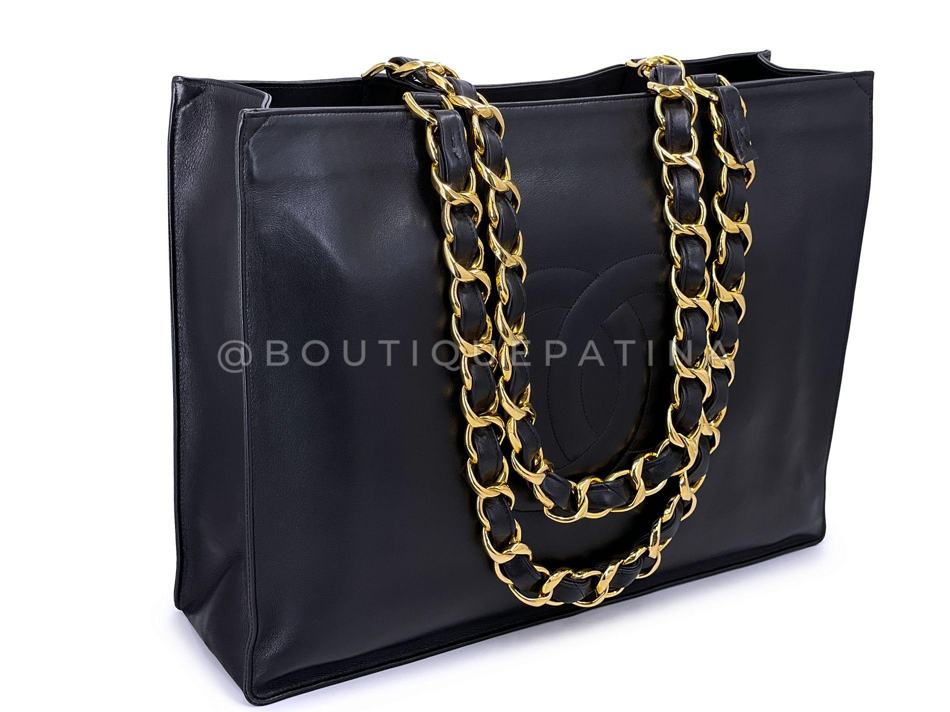 Store item: 68387
For more than 20 years, Boutique Patina has specialized in sourcing and curating the most pristine vintage and collectible accessories by searching closets around the world. 

Exquisitely and fantastically a Chanel classic, this