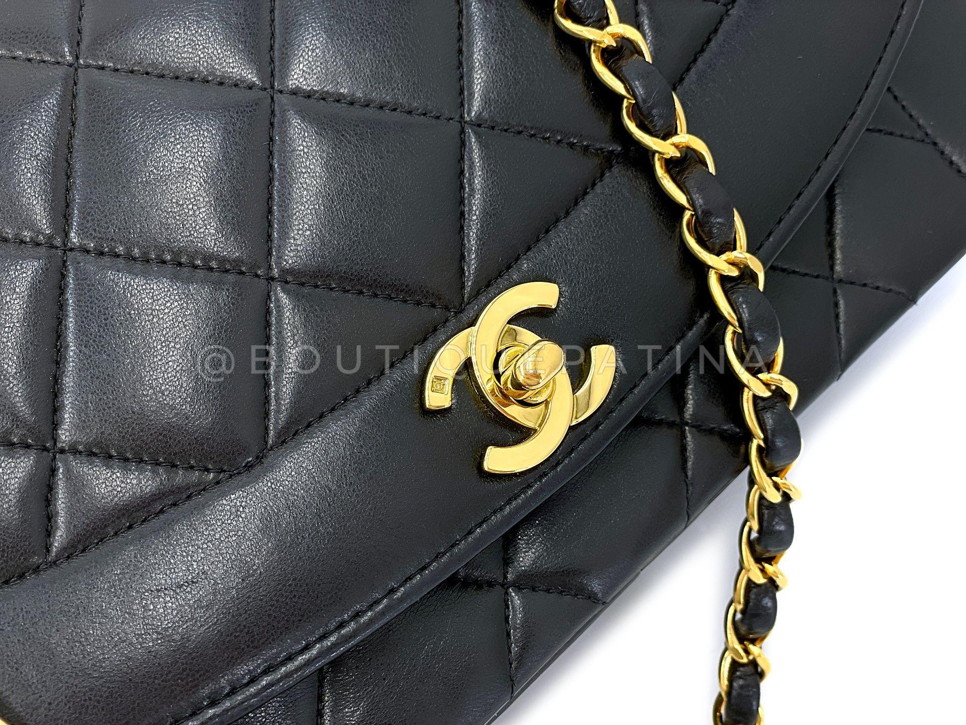 Chanel 1994 Vintage Black Lambskin Medium Diana Flap Bag 24k GHW 64411 For Sale 4