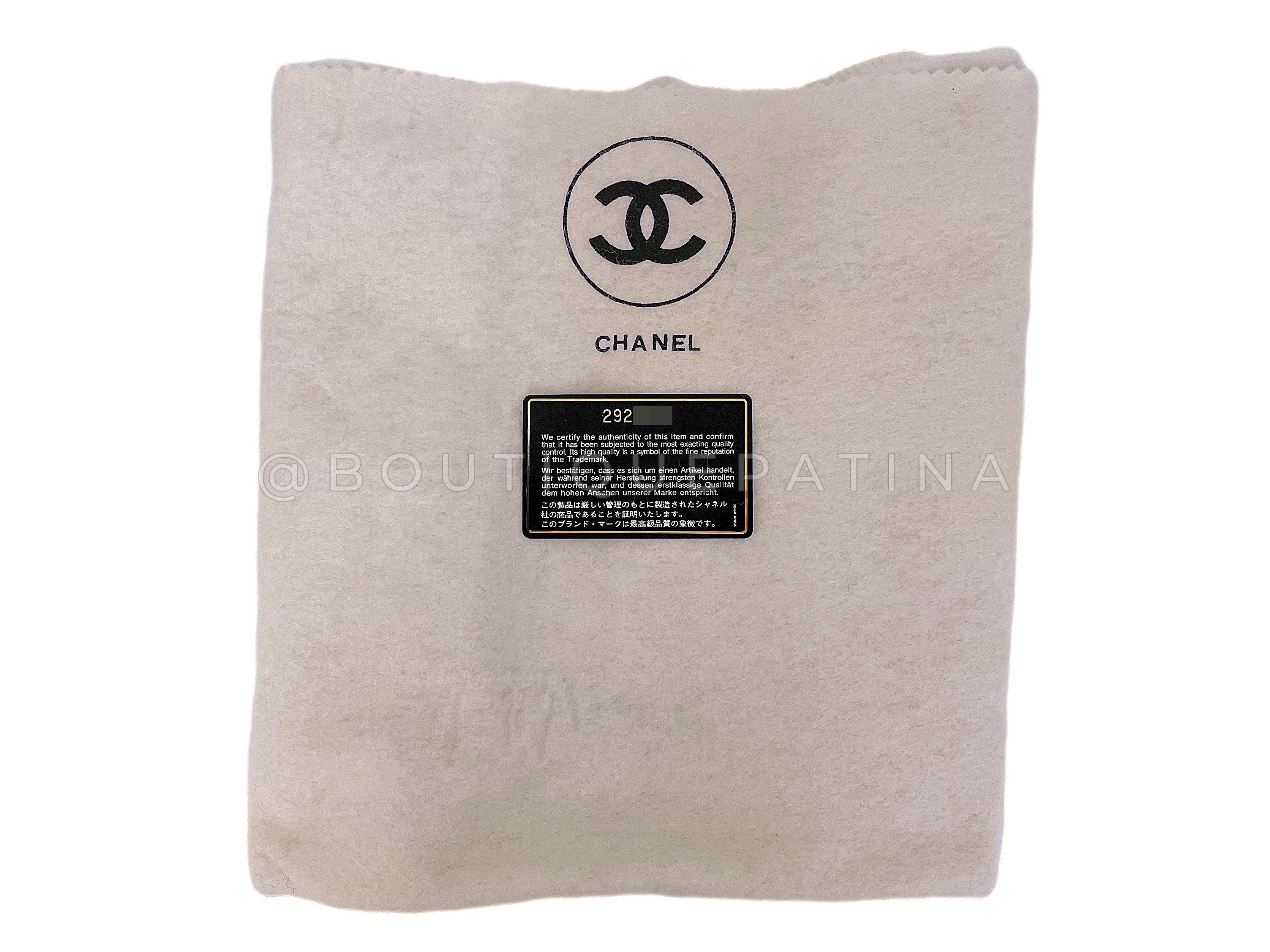 Chanel 1994 Vintage Black Maxi Classic Flap Bag 24k GHW 67598 en vente 10