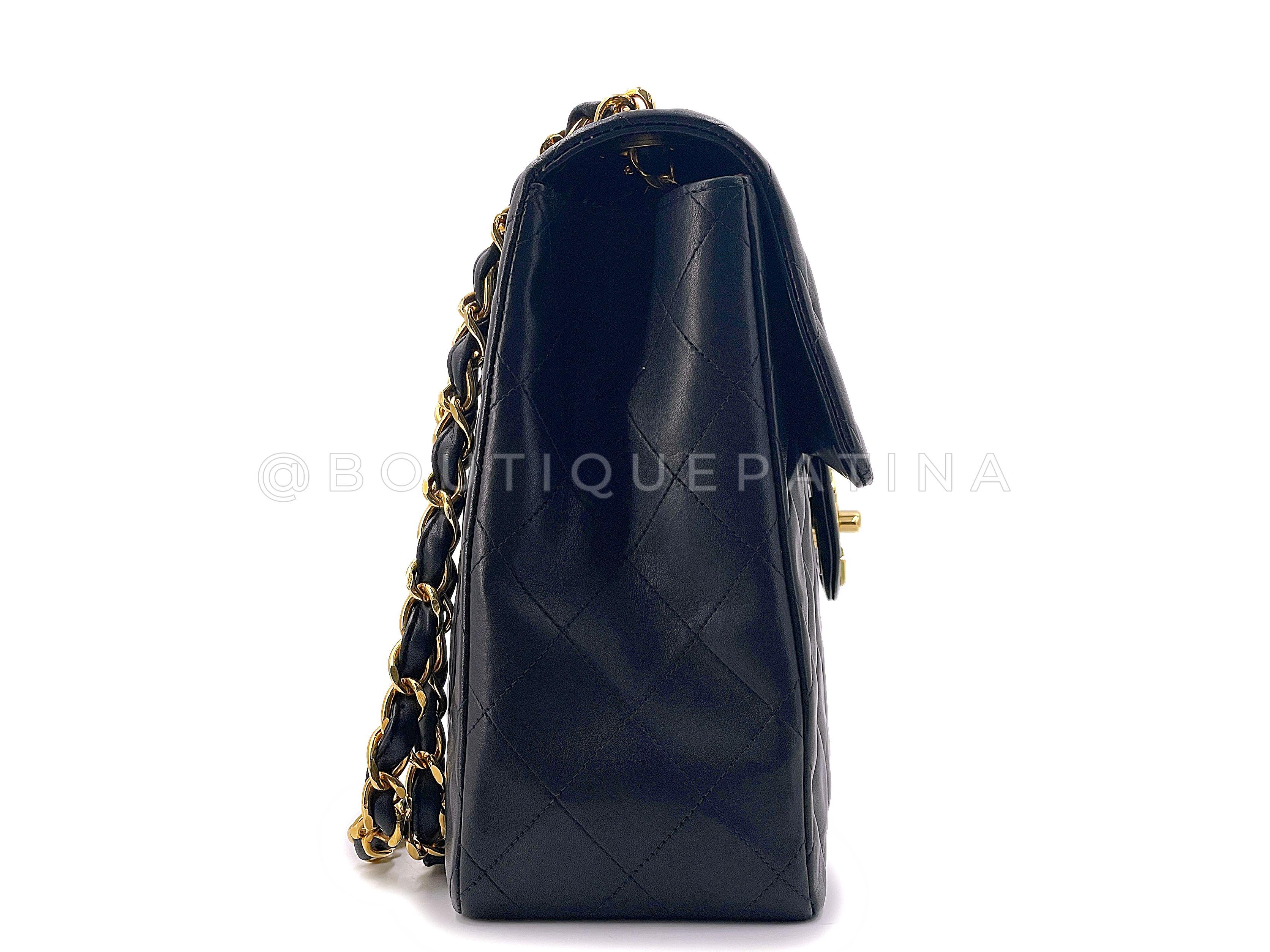 Chanel 1994 Vintage Black Maxi Classic Flap Bag 24k GHW 67598 Pour femmes en vente