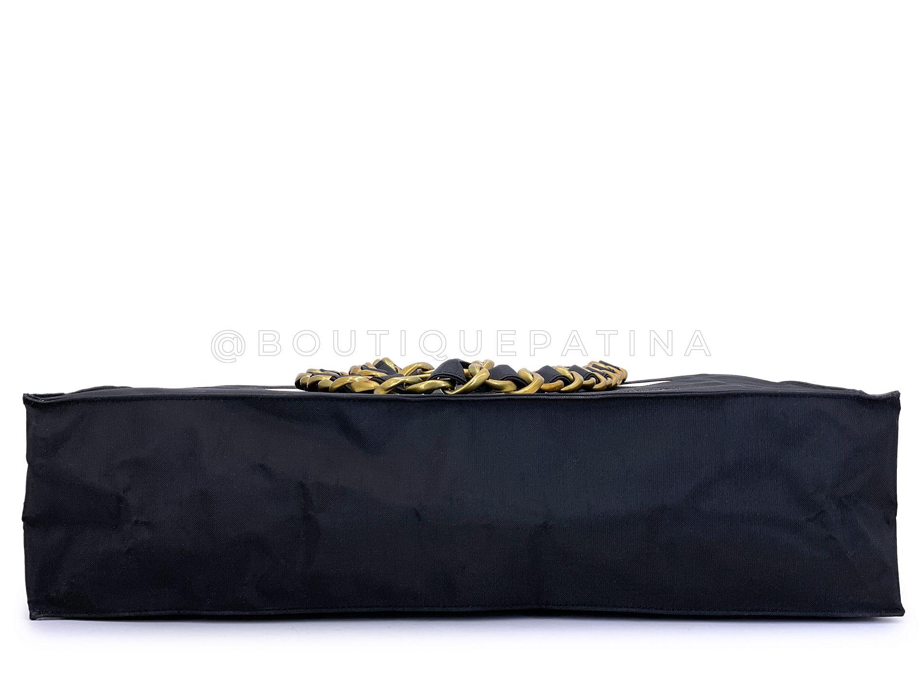 Chanel 1994 Vintage Noir Nylon Canvas Chunky Chain Tote Bag 24k GHW 68644 en vente 2