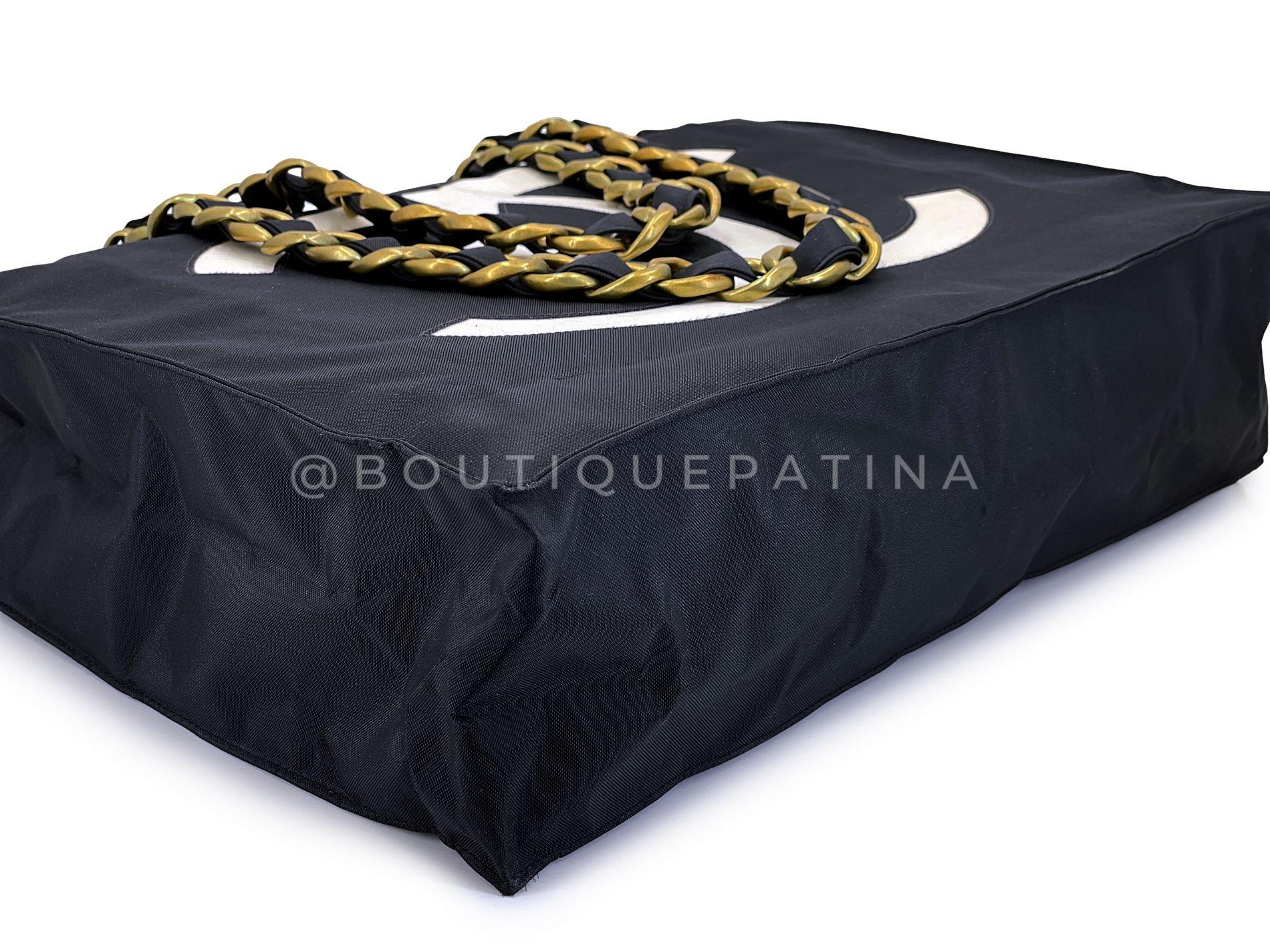 Chanel 1994 Vintage Noir Nylon Canvas Chunky Chain Tote Bag 24k GHW 68644 en vente 3