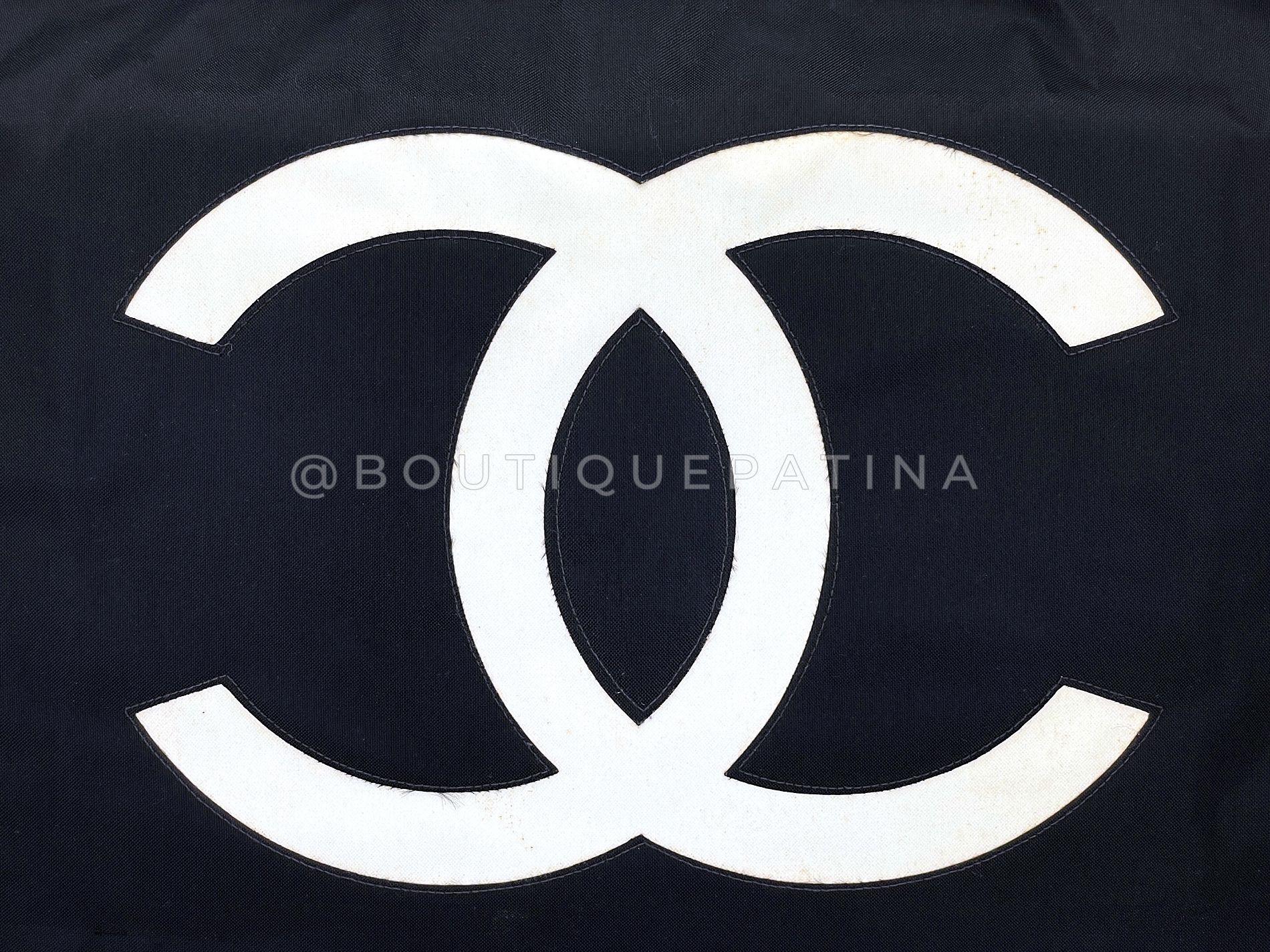 Chanel 1994 Vintage Noir Nylon Canvas Chunky Chain Tote Bag 24k GHW 68644 en vente 4