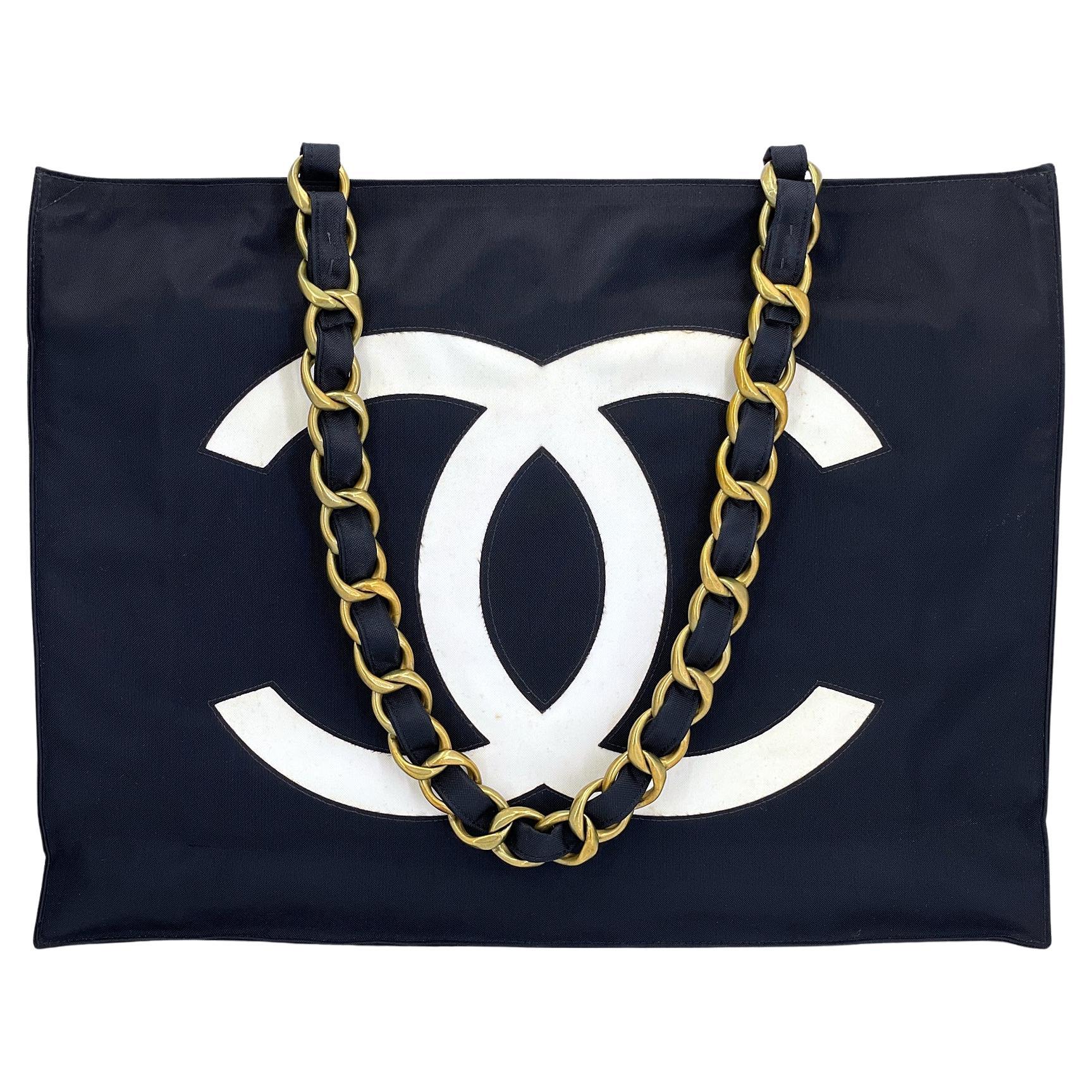 Chanel 1994 Vintage Noir Nylon Canvas Chunky Chain Tote Bag 24k GHW 68644 en vente