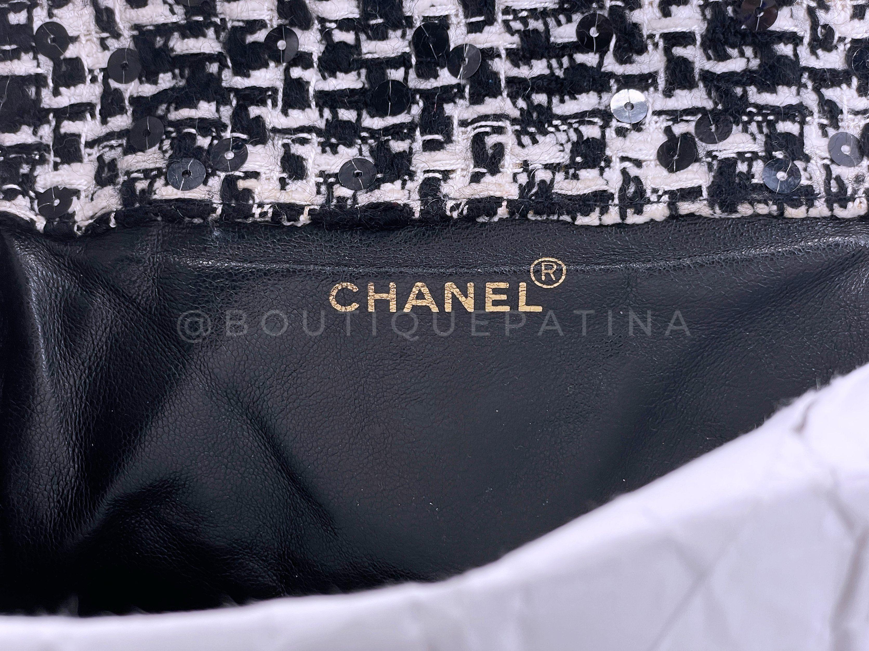 Chanel 1994 Vintage Schwarz Weiß Tweed Duma Rucksacktasche 24k GHW 66338 im Angebot 7