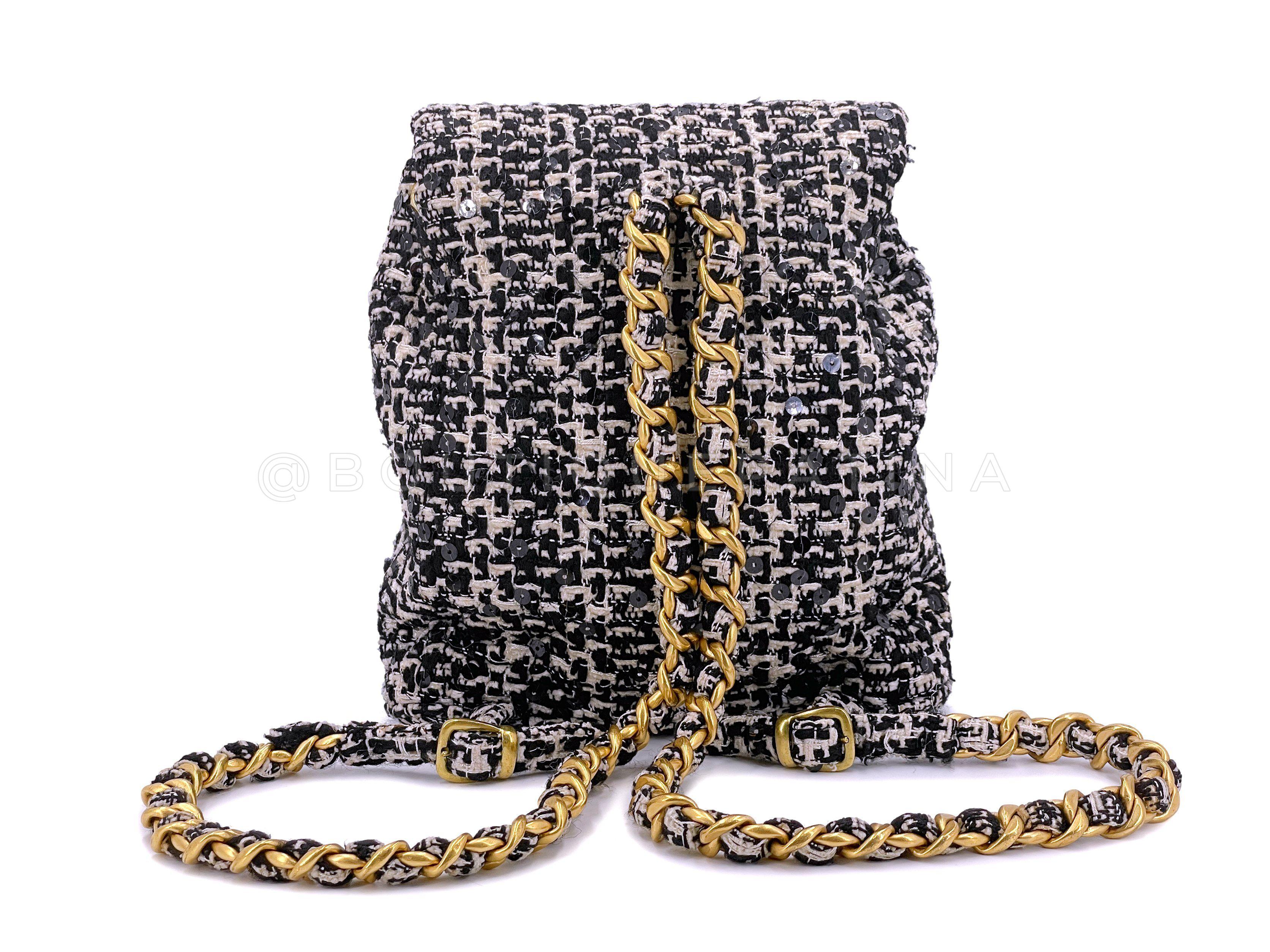 Chanel 1994 Vintage Black White Tweed Duma Backpack Bag 24k GHW 66338 For Sale 1