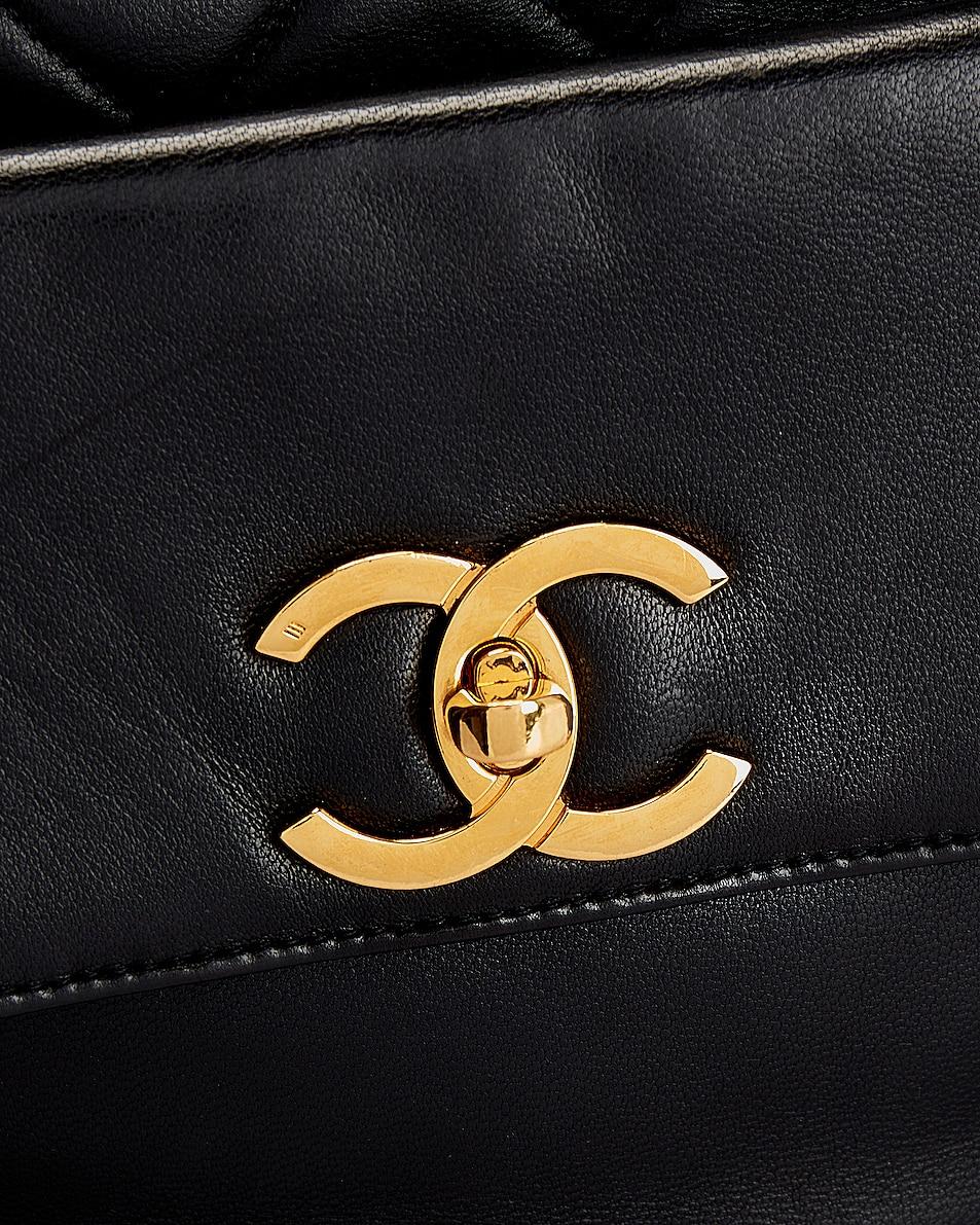 Chanel 1994 Vintage Diamond Quilted Drawstring Bucket Backpack Sac Rucksack Bag en vente 2