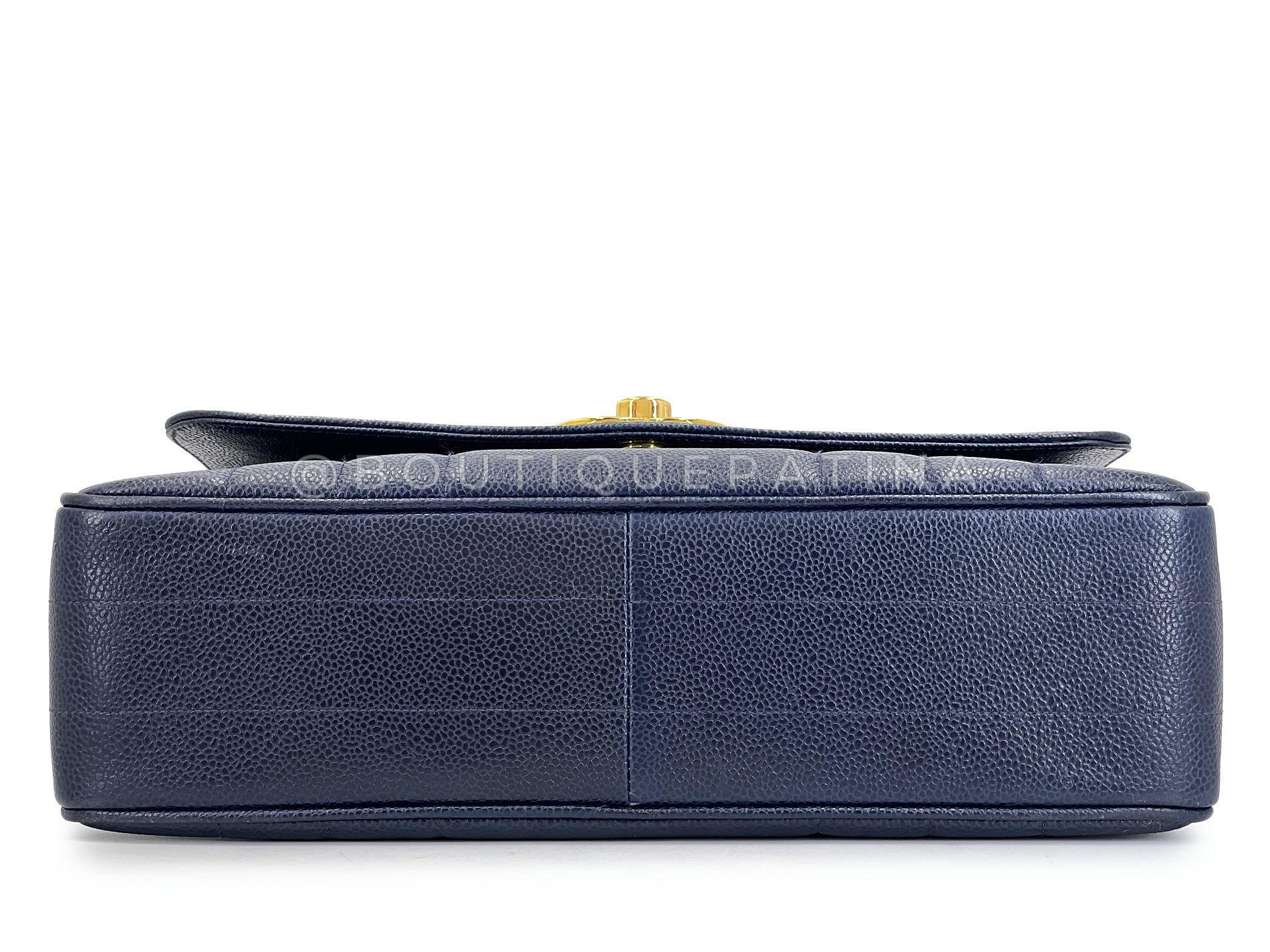 Chanel 1994 Vintage Navy Caviar Jumbo CC Mademoiselle Kelly Bag 24k GHW 68950 Pour femmes en vente