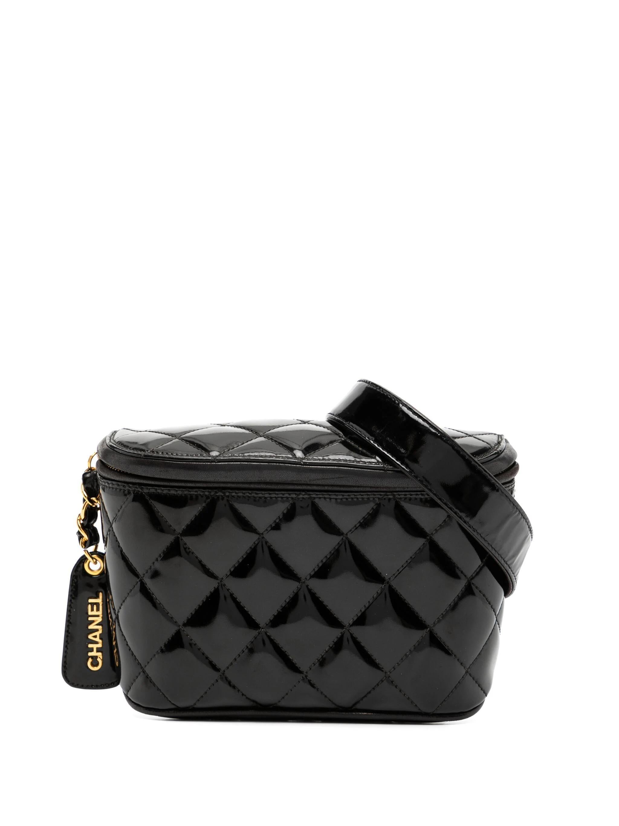 Black Chanel 1994 Vintage Quilted Diamond Stitch Patent Waist Pouch Fanny Pack Bag For Sale