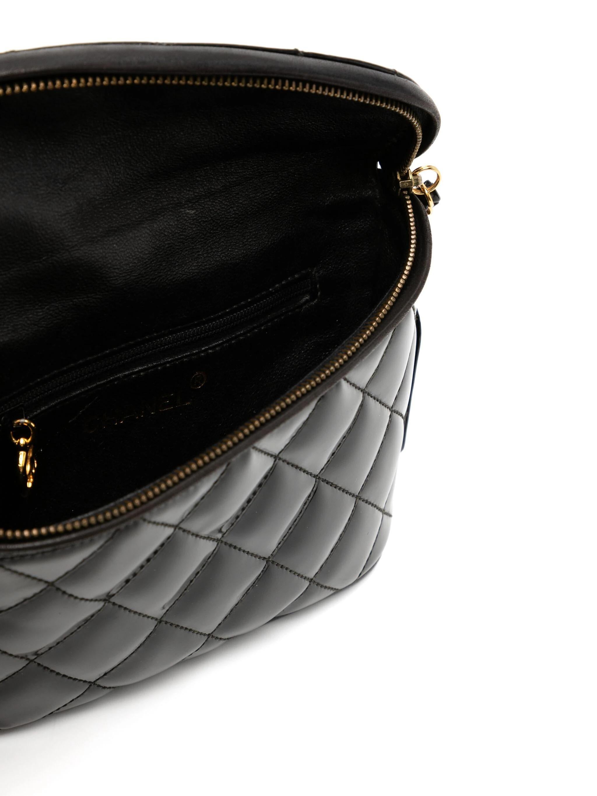 Chanel 1994 Vintage Quilted Diamond Stitch Patent Waist Pouch Fanny Pack Bag For Sale 1