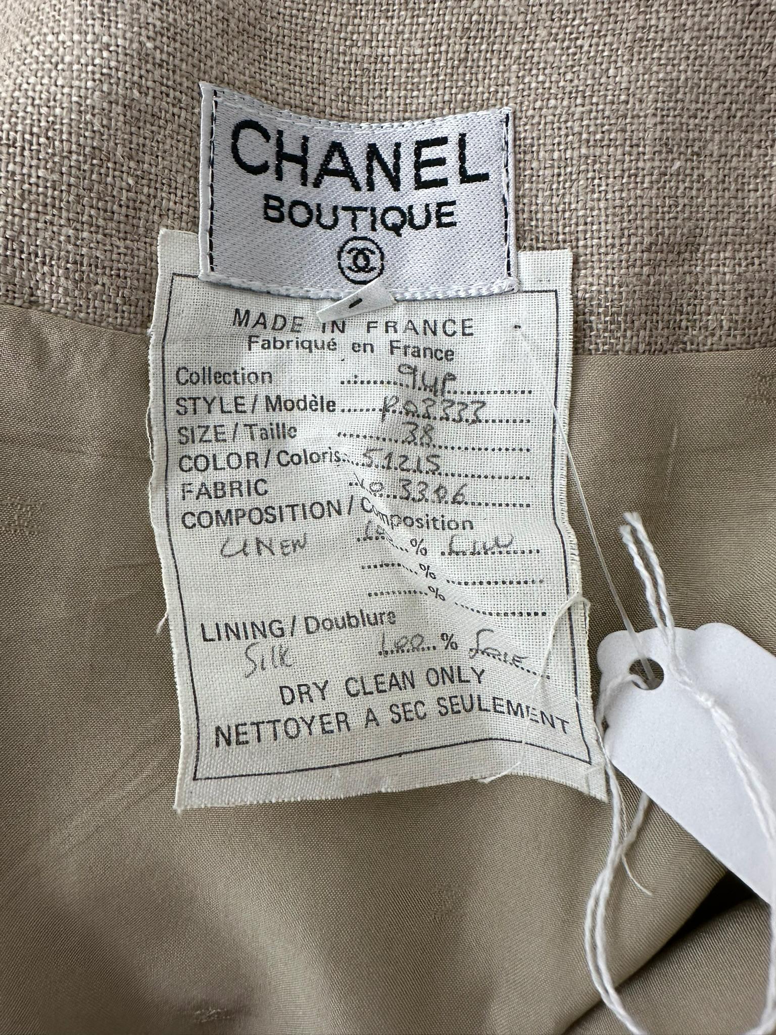 Chanel 1994P Veste à revers noué et jupe portefeuille plissée en lin naturel 38 en vente 11
