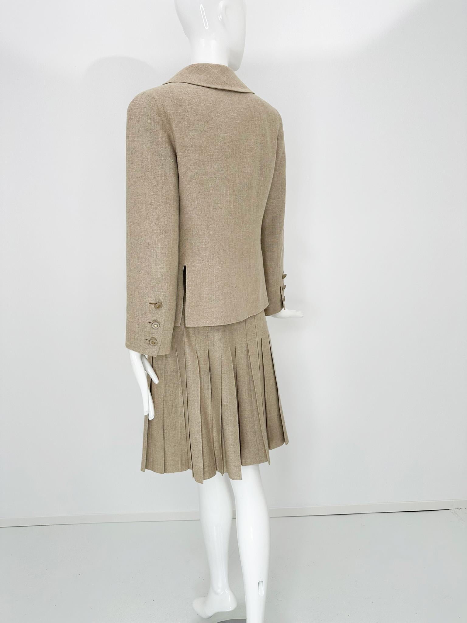 Chanel 1994P Veste à revers noué et jupe portefeuille plissée en lin naturel 38 Pour femmes en vente