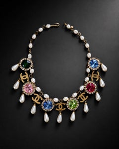 Chanel 1995 95P Barbie Single Strand Gripoix Crystal, Faux Pearl & CC Logo Runwa