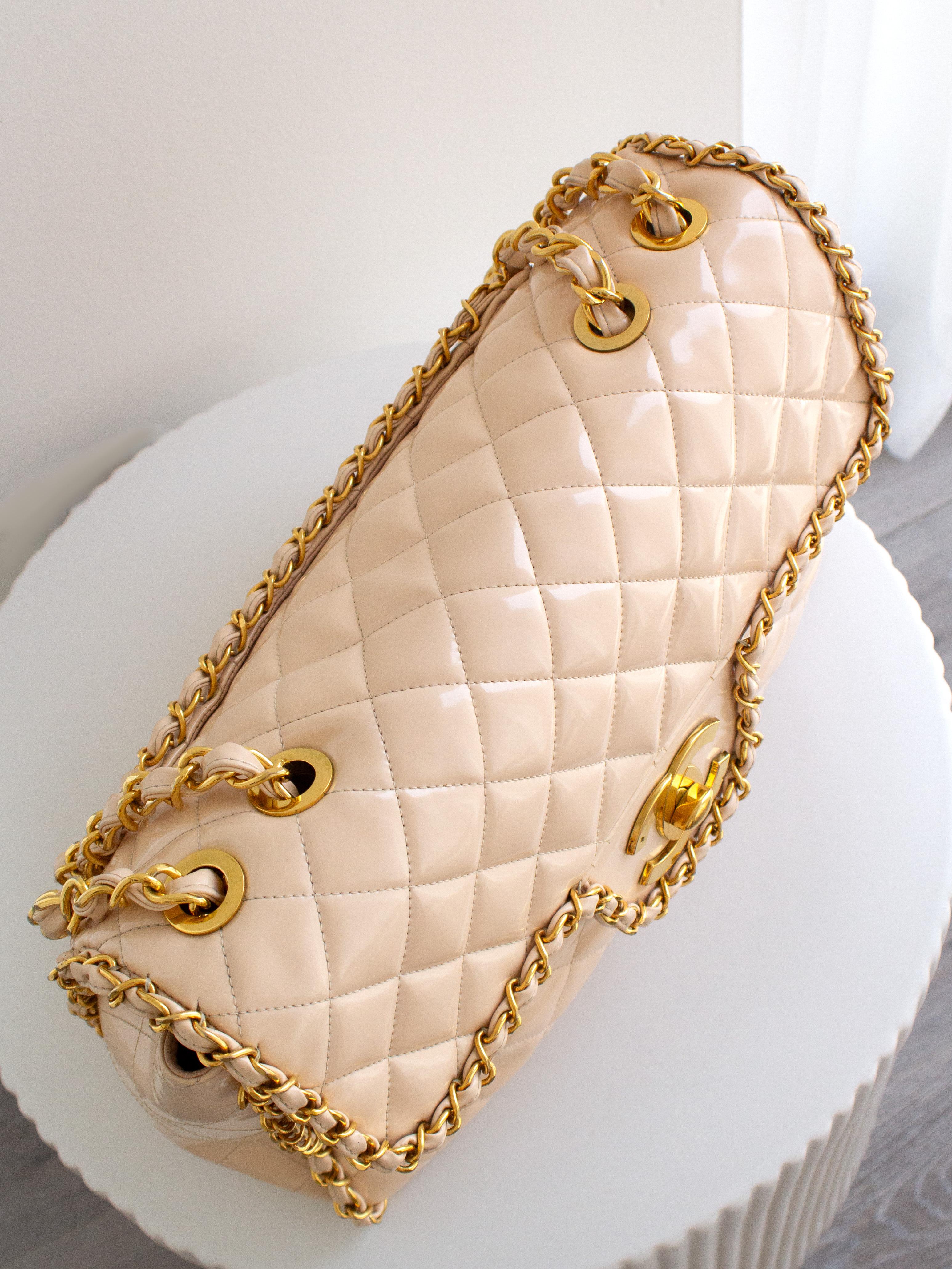 Chanel 1995 Barbie Beige 24K Gold Chain Around Patent Lambskin Jumbo XL 95P Bag Pour femmes en vente