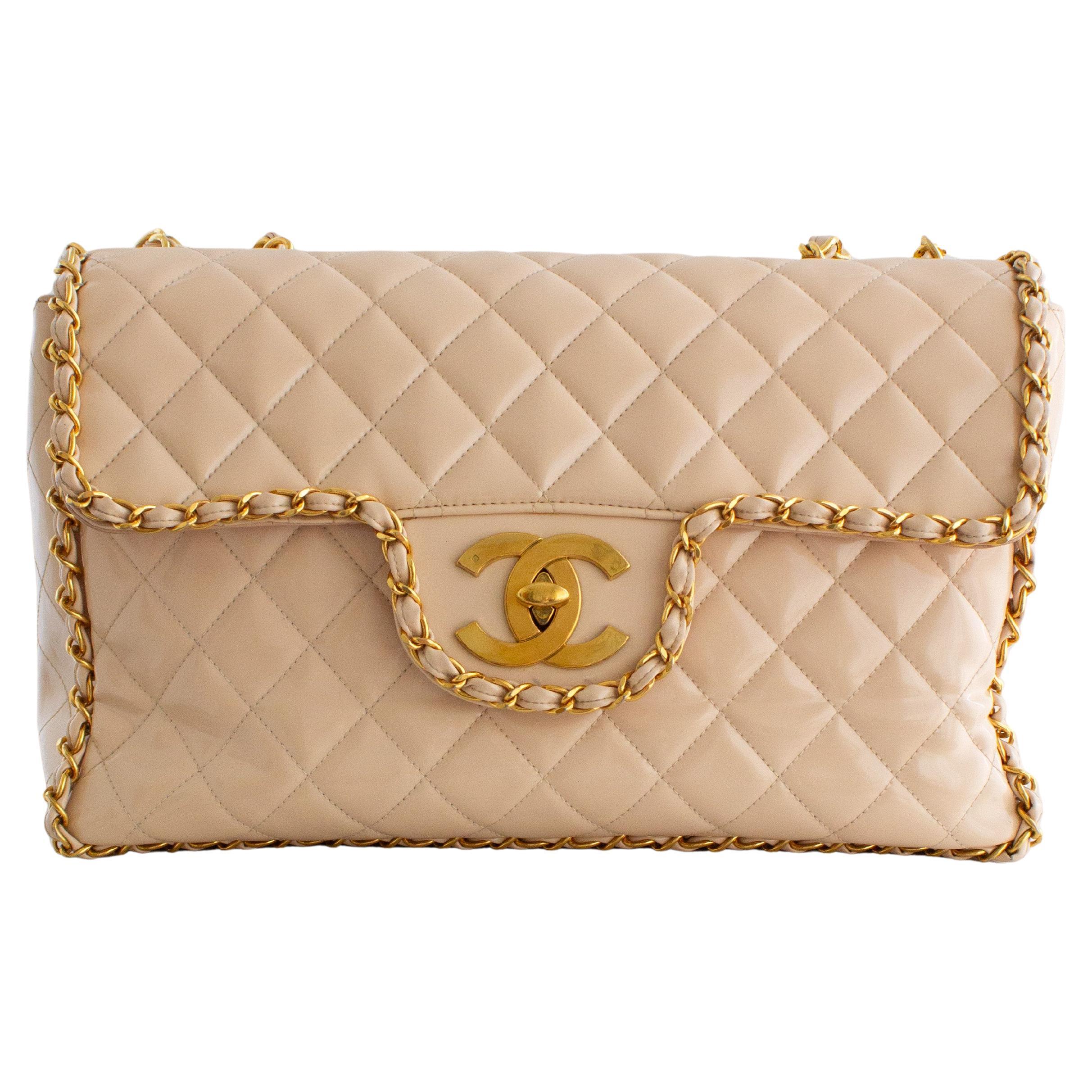 Chanel 1995 Barbie Beige 24K Gold Chain Around Patent Lambskin Jumbo XL 95P Bag en vente