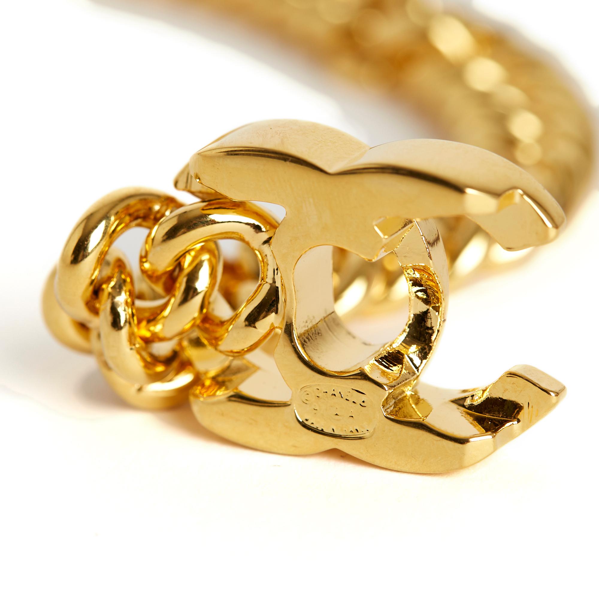 Women's or Men's Chanel 1995 Bracelet CC Maxi Turnlock Golden Chain Bracelet Size M For Sale